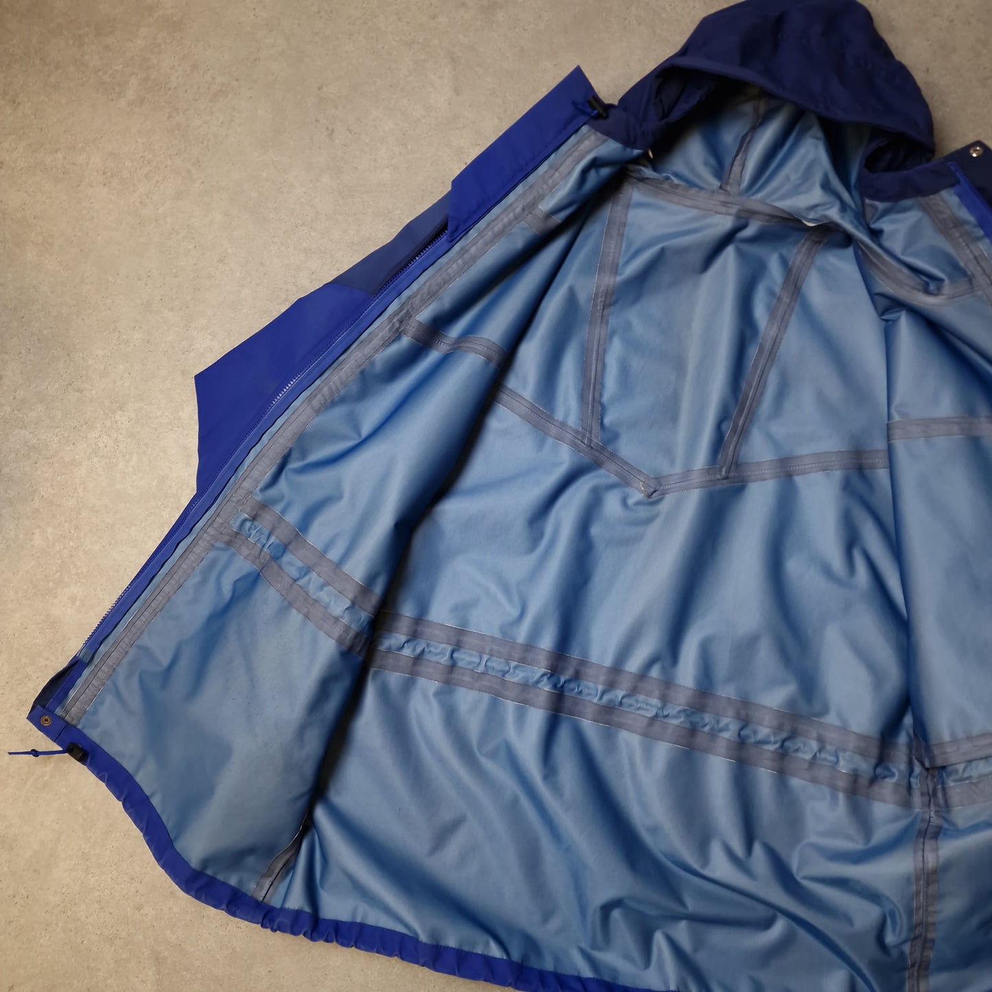 90s Berghaus gore-tex jacket in blue - XL