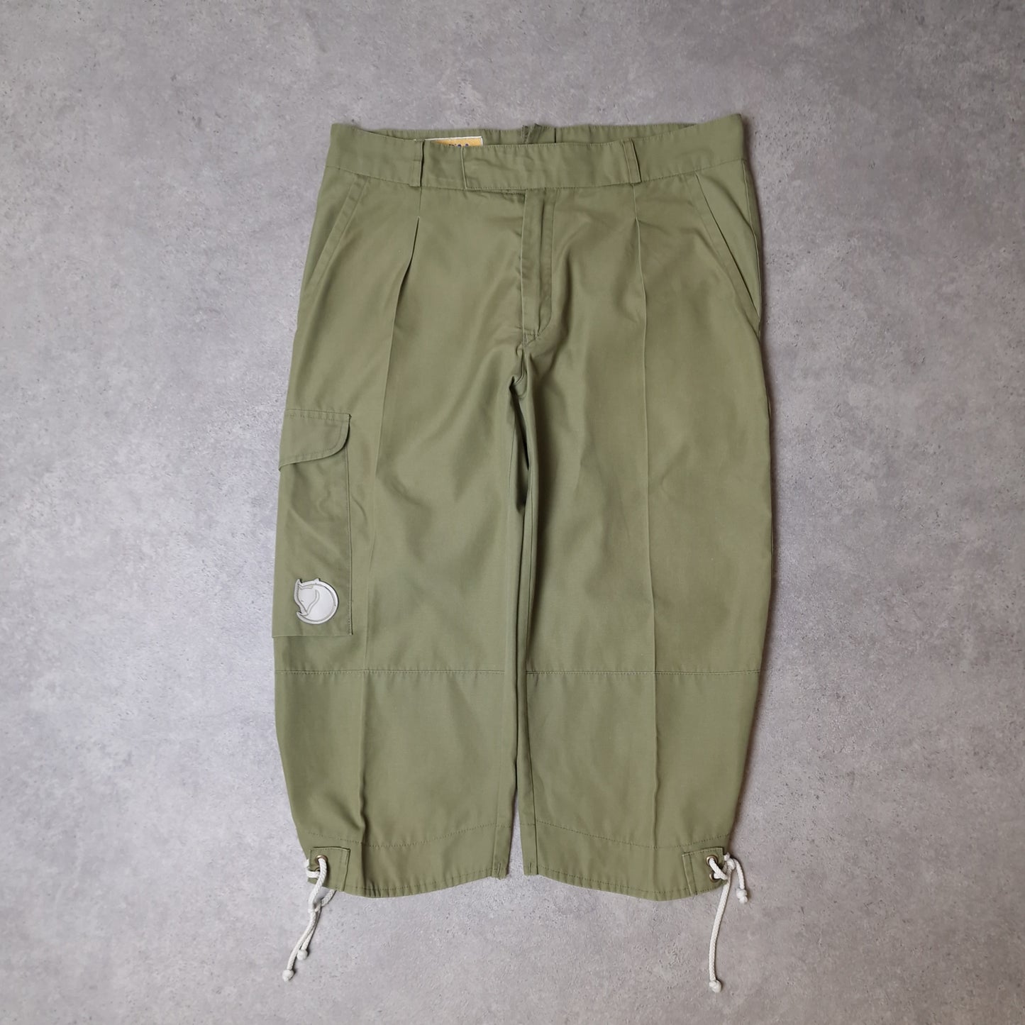 Vintage Fjallraven 3/4 length shorts in green - W34"