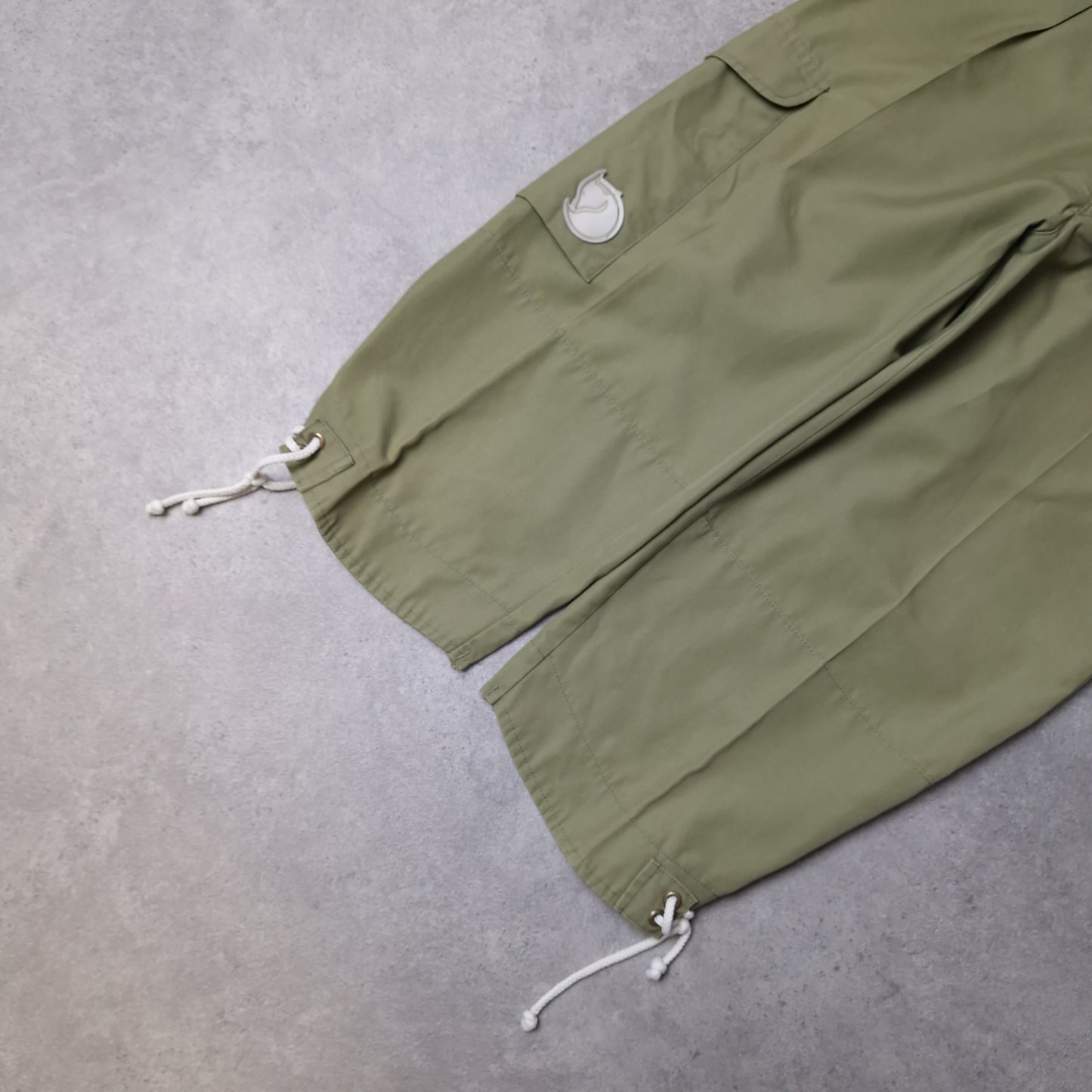 Vintage Fjallraven 3/4 length shorts in green - W34"