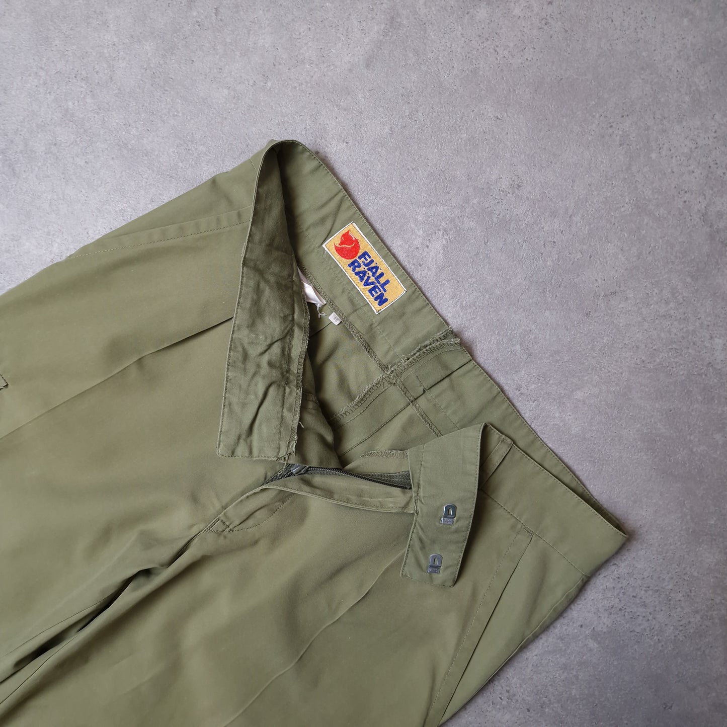 Vintage Fjallraven 3/4 length shorts in green - W34"