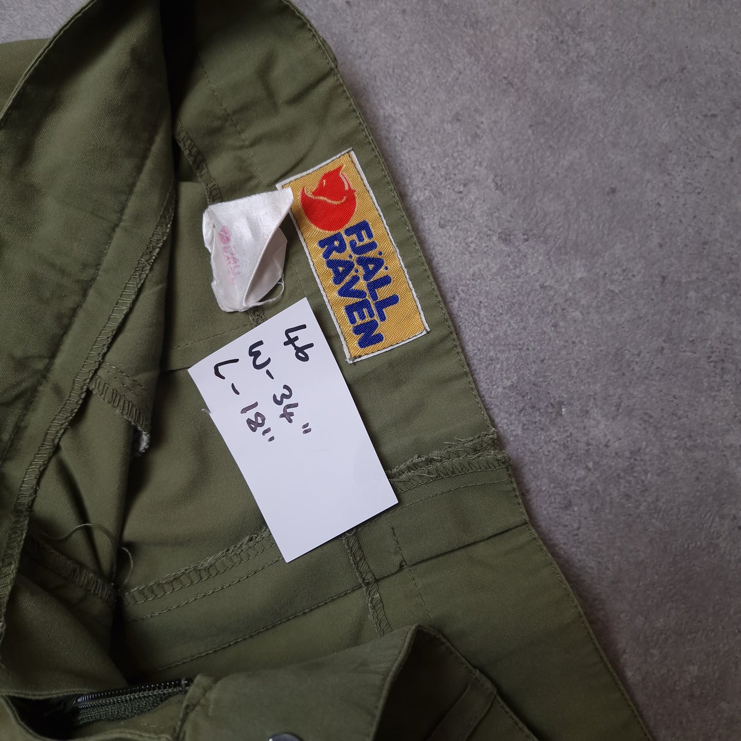 Vintage Fjallraven 3/4 length shorts in green - W34"