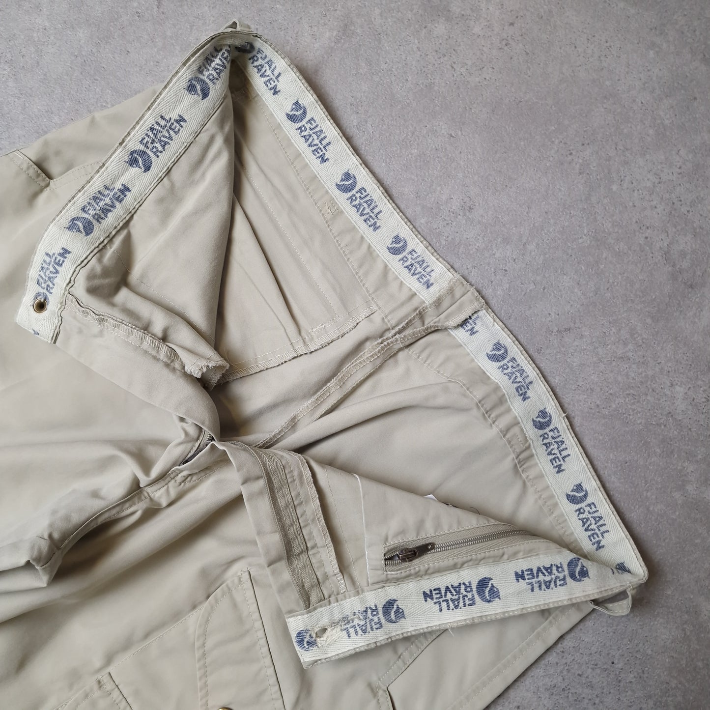 Vintage Fjallraven trousers in cream - 36x33