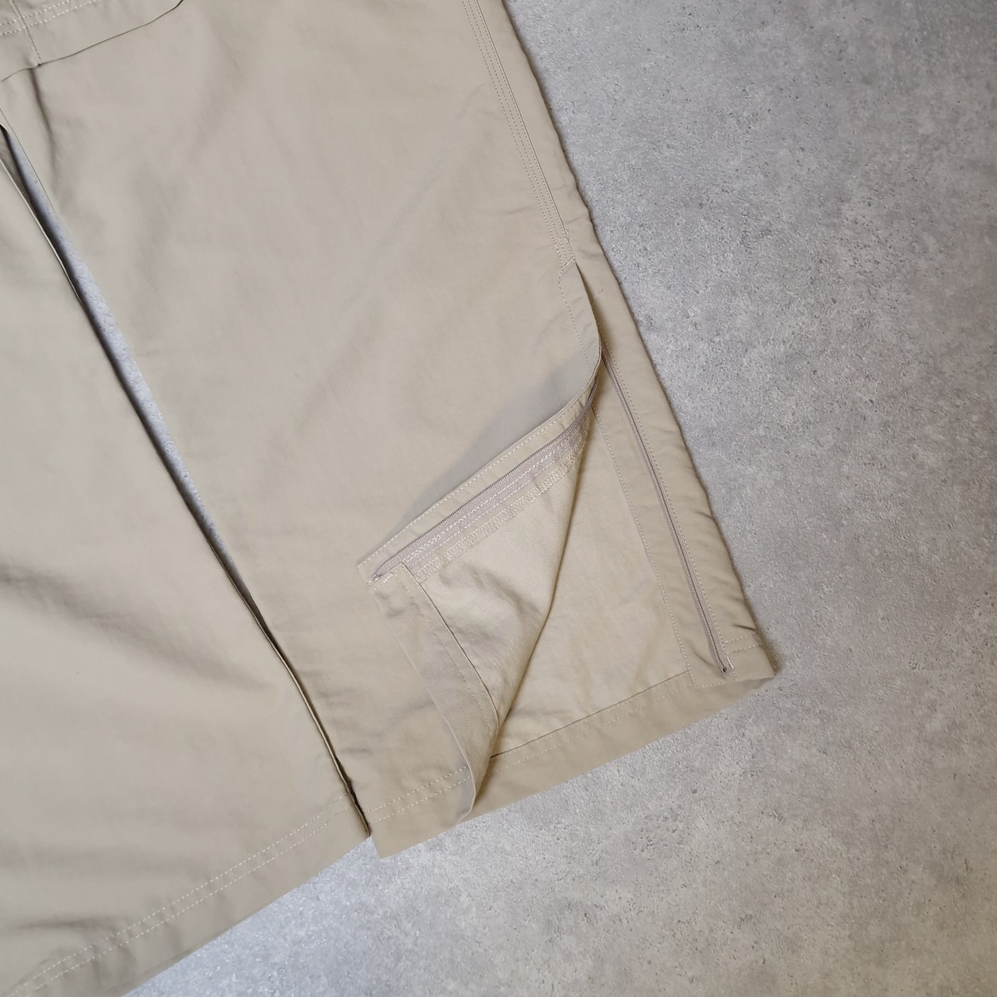 The North Face convertible baggy trousers in beige - XXL