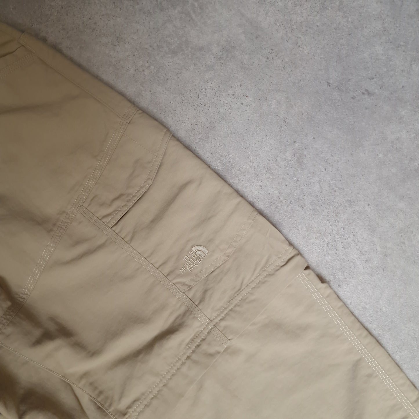 The North Face convertible baggy trousers in beige - XXL