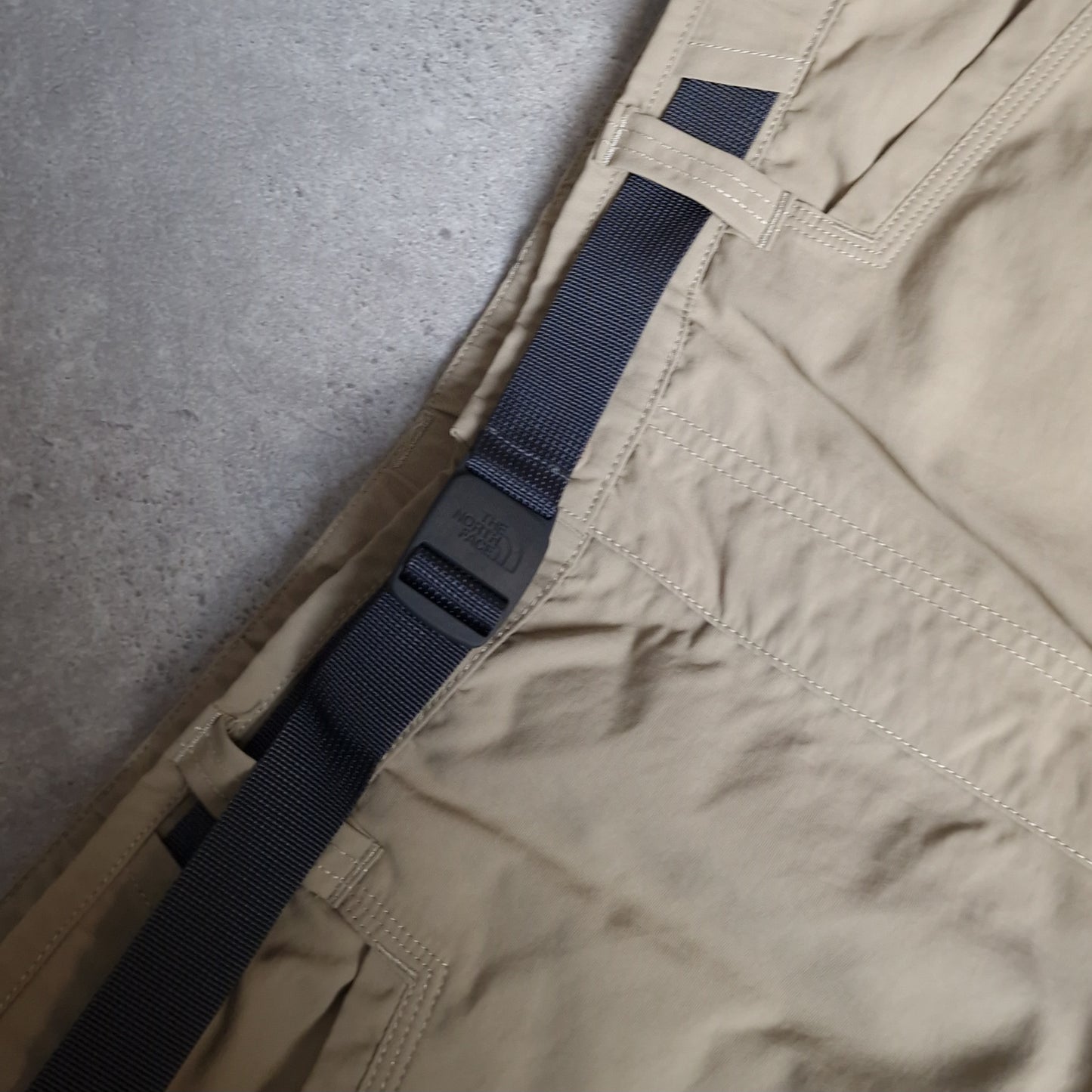 The North Face convertible baggy trousers in beige - XXL