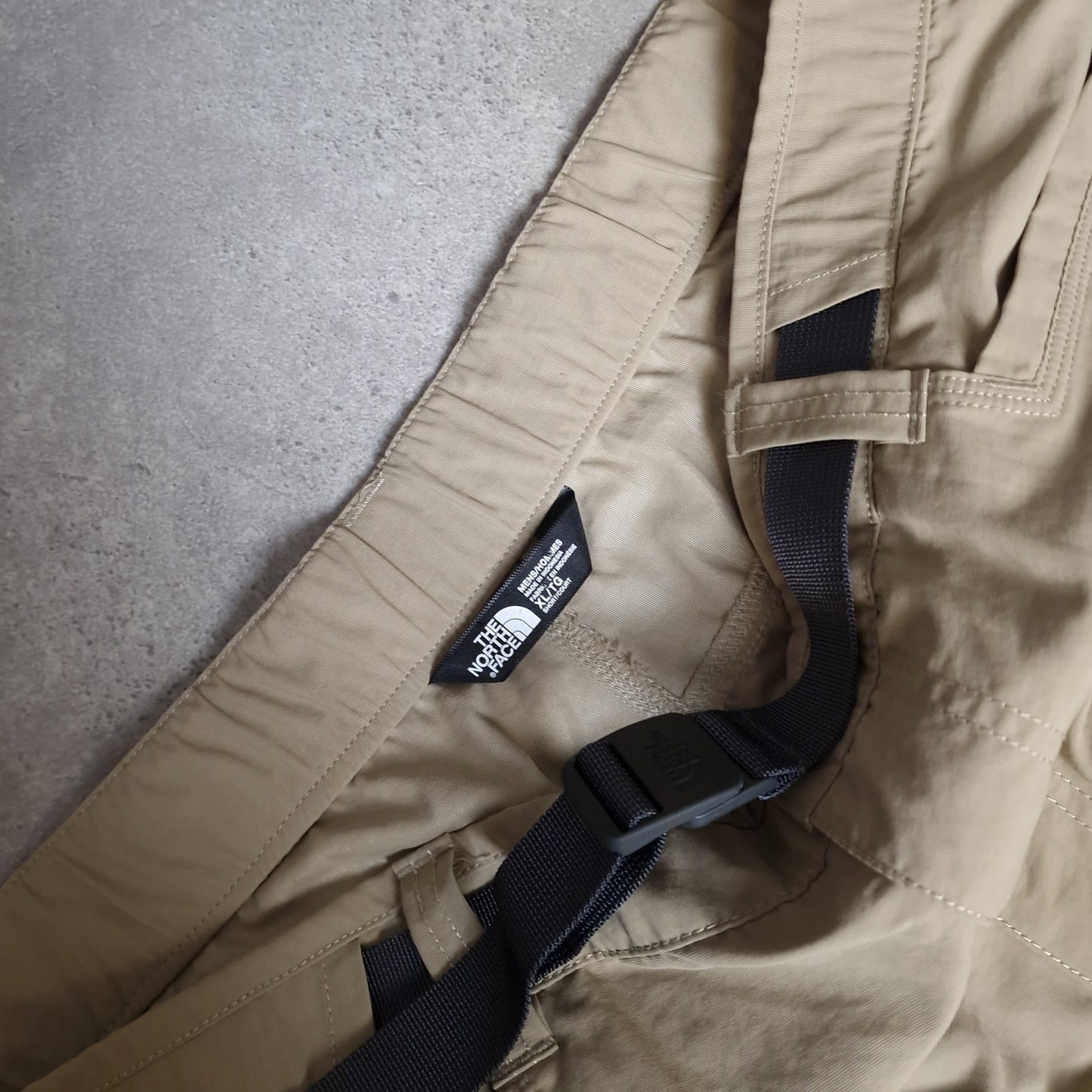 The North Face convertible baggy trousers in beige - XXL