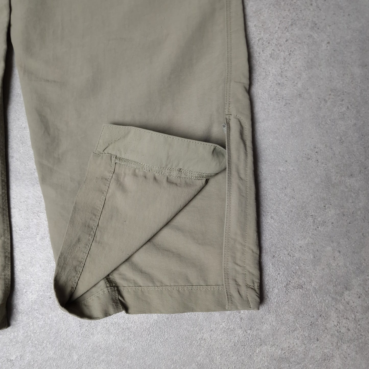 The North Face convertible baggy trousers in khaki green - women's large