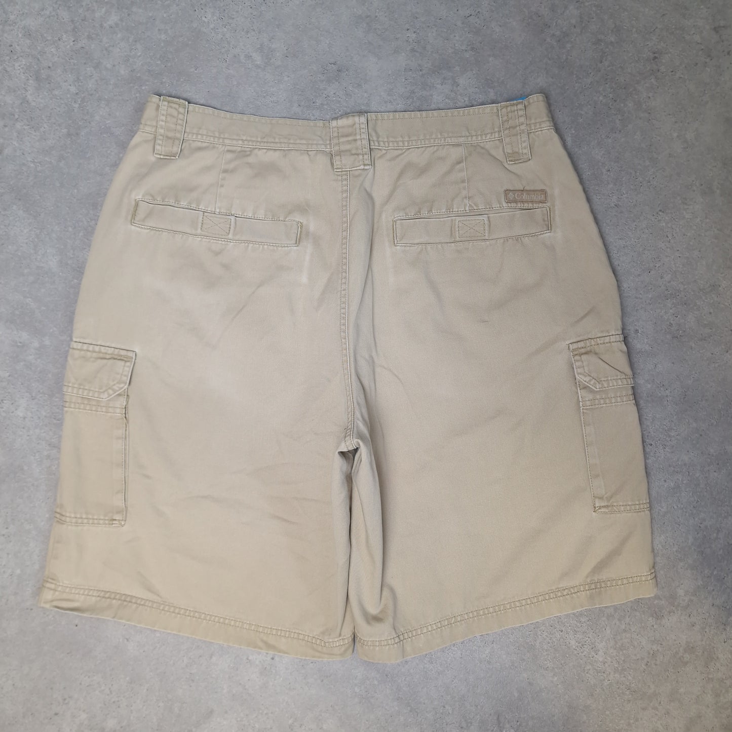 Vintage Columbia cargo shorts in tan - 36"