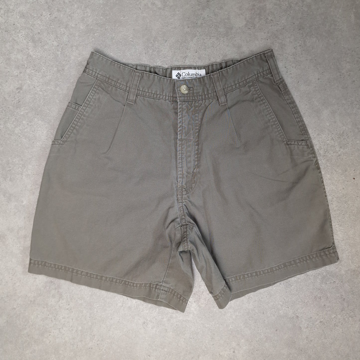 Vintage women's columbia shorts in khaki green - UK 6/8