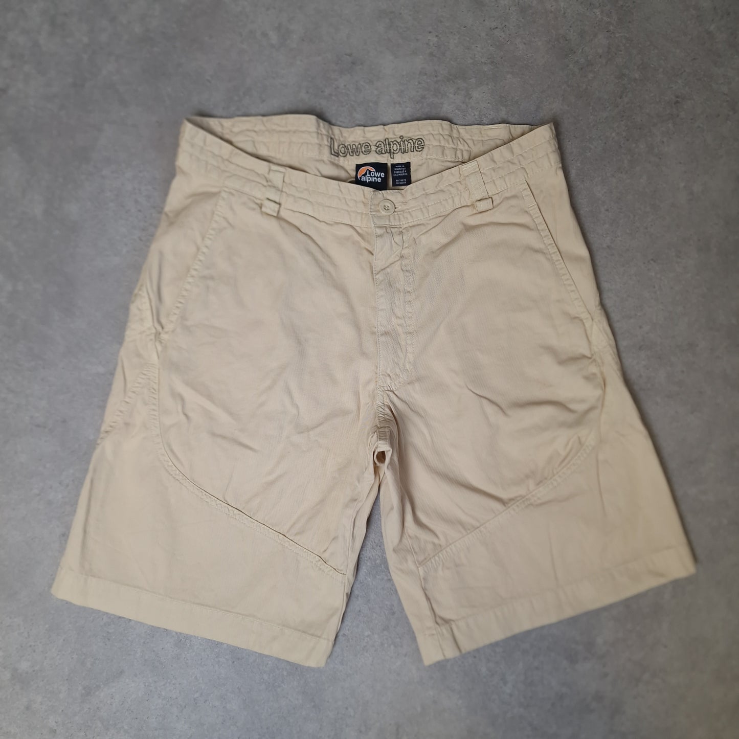 Vintage Lowe Alpine baggy shorts in yellow - small