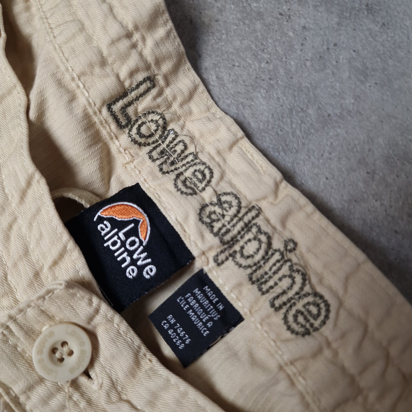 Vintage Lowe Alpine baggy shorts in yellow - small