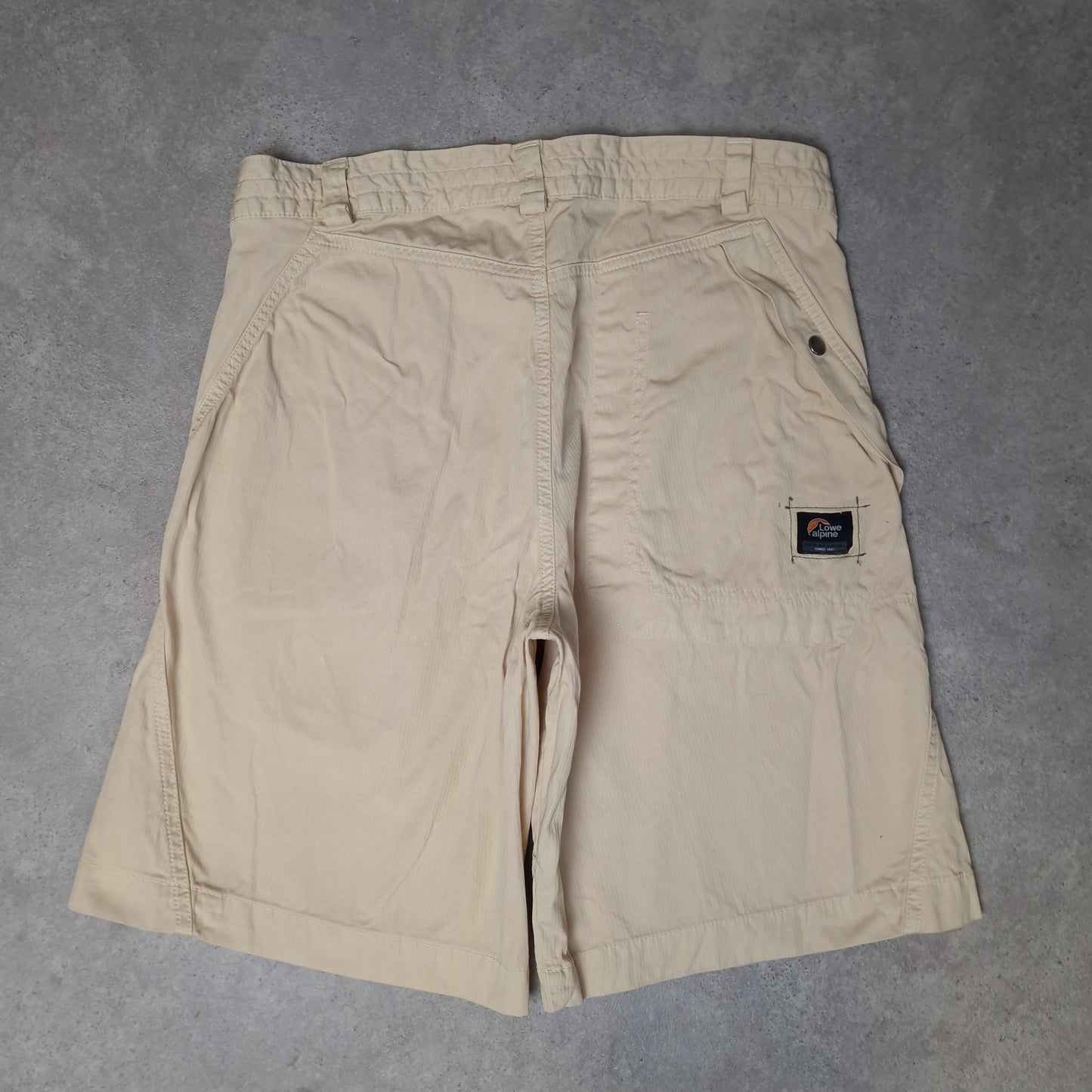 Vintage Lowe Alpine baggy shorts in yellow - small