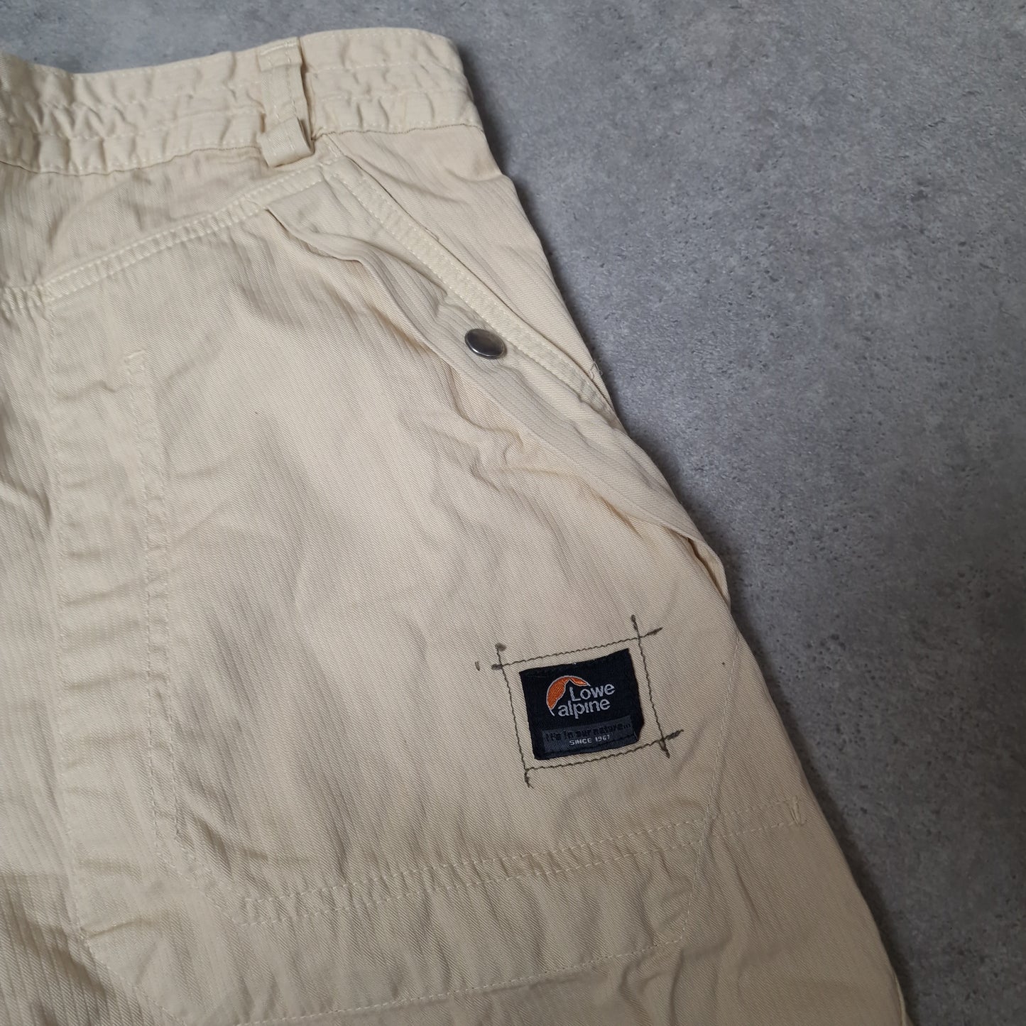 Vintage Lowe Alpine baggy shorts in yellow - small