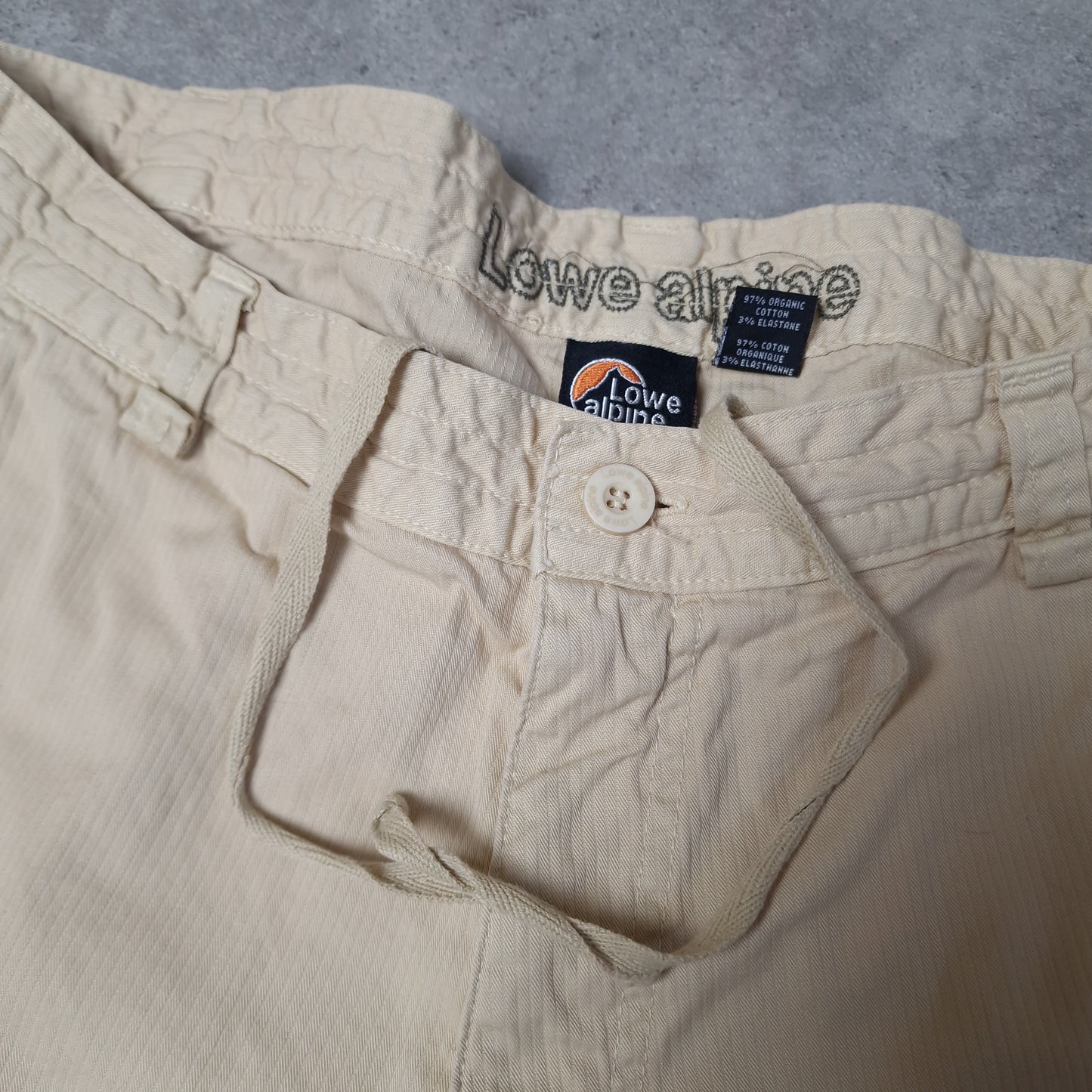 Vintage Lowe Alpine baggy shorts in yellow - small