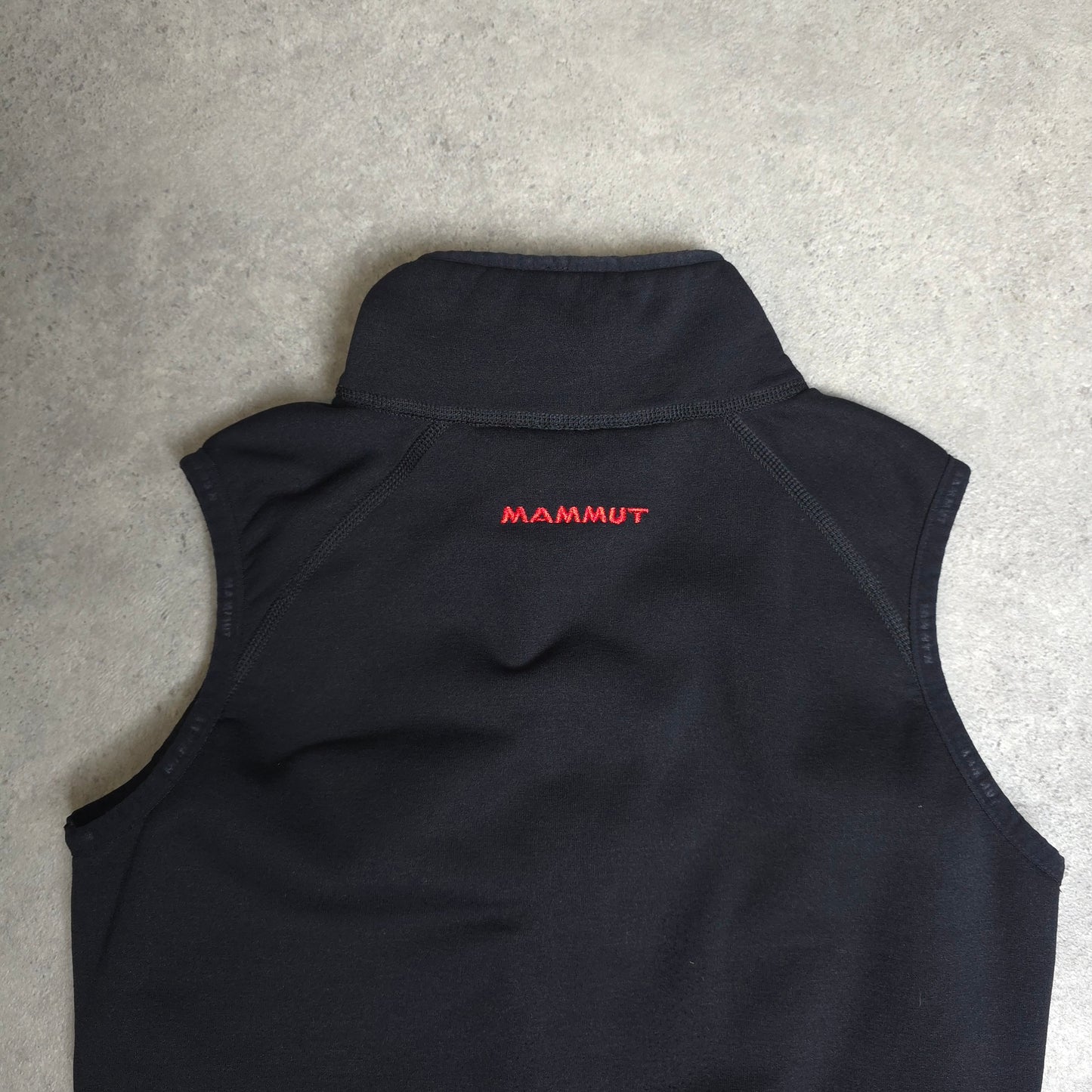 mammut vest in black - women's xs