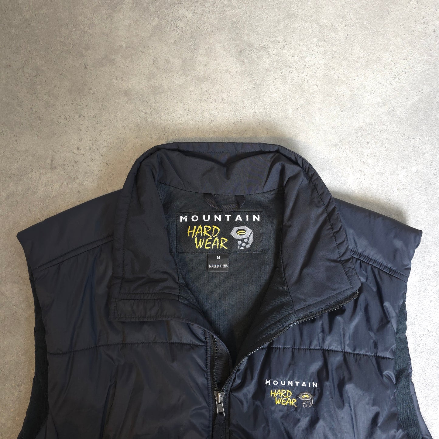 mountain hardwear padded gilet in black - medium