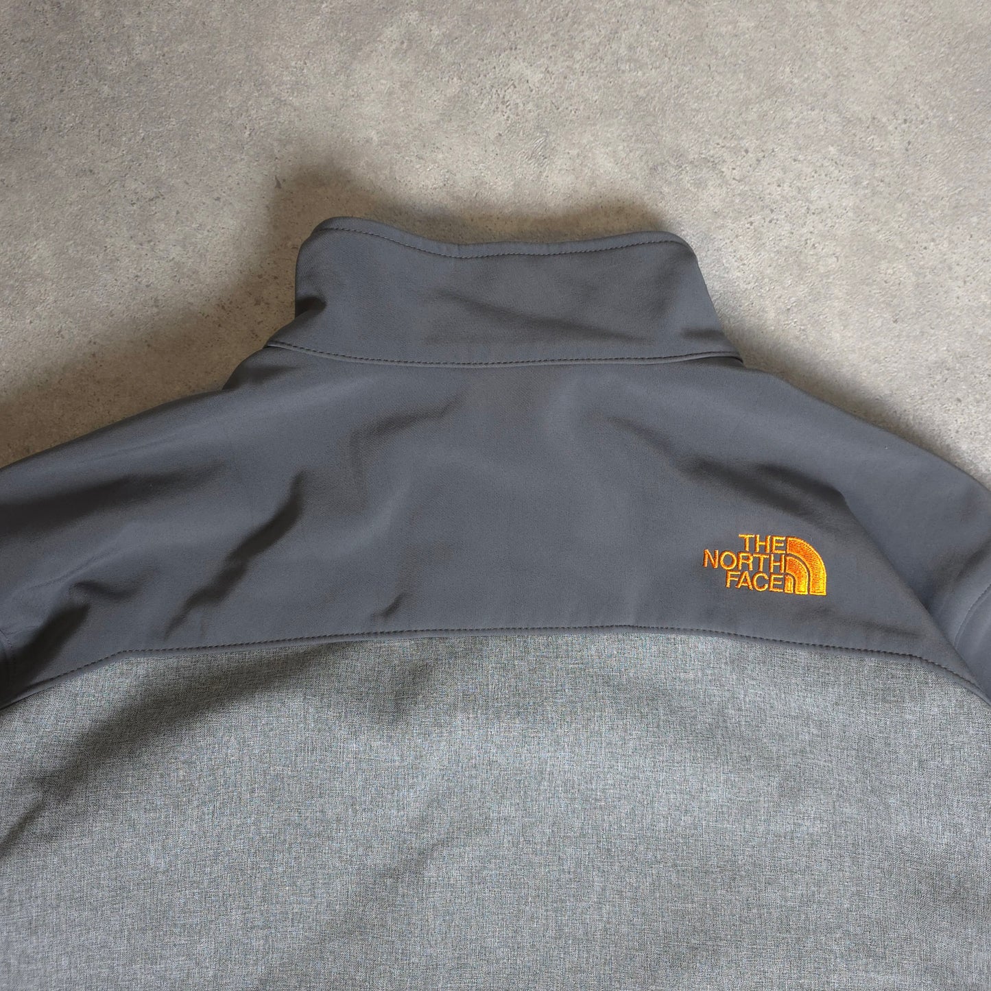 The north face soft shell jacket in grey and orange - XL