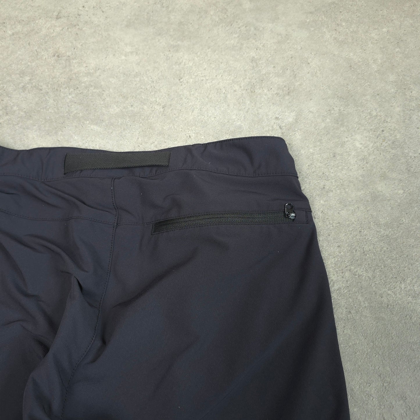 mountain hardwear ibex mountain pant in black - 30-32x32