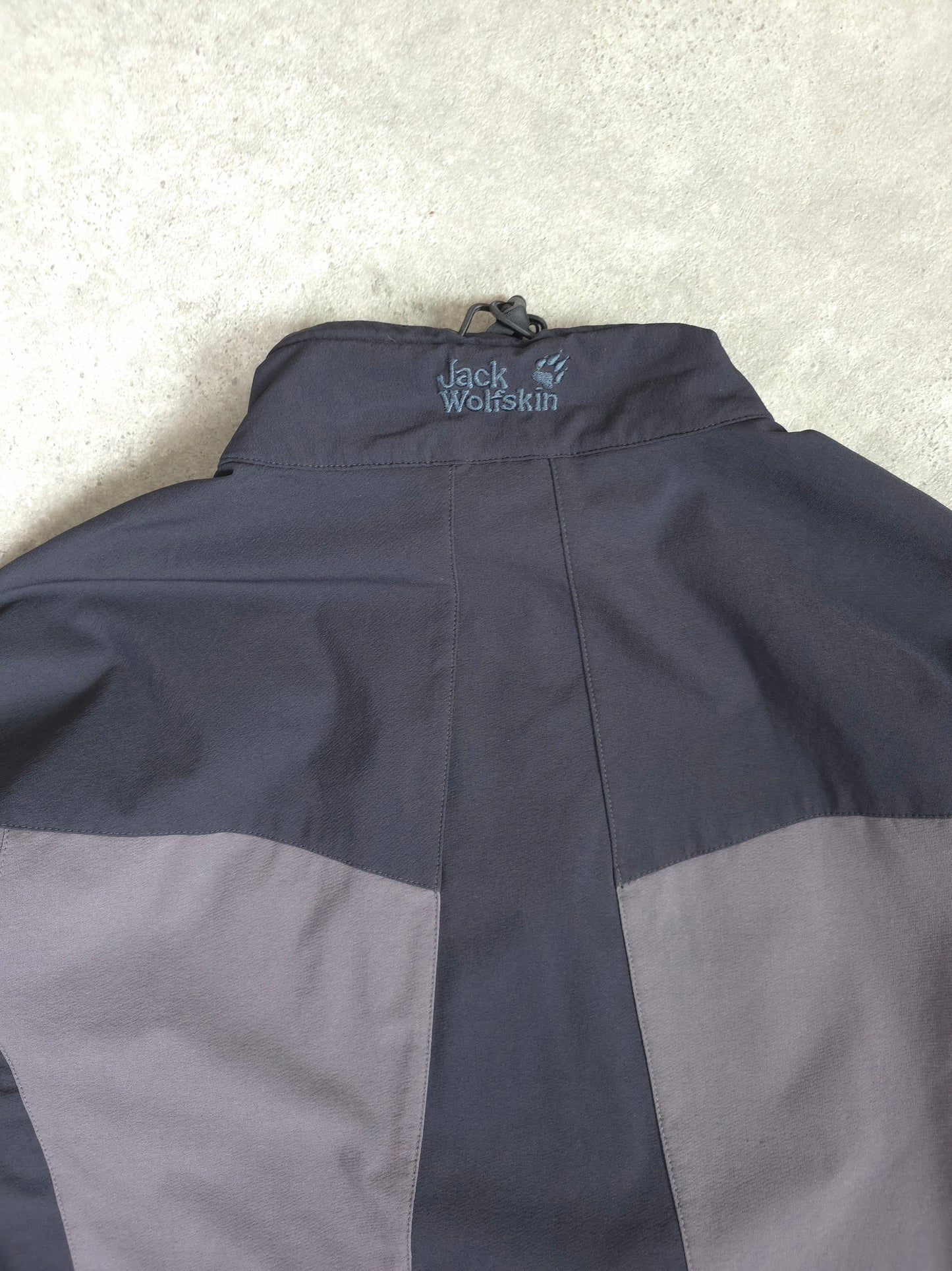 Jack Wolfskin soft shell jacket in black and grey - XL