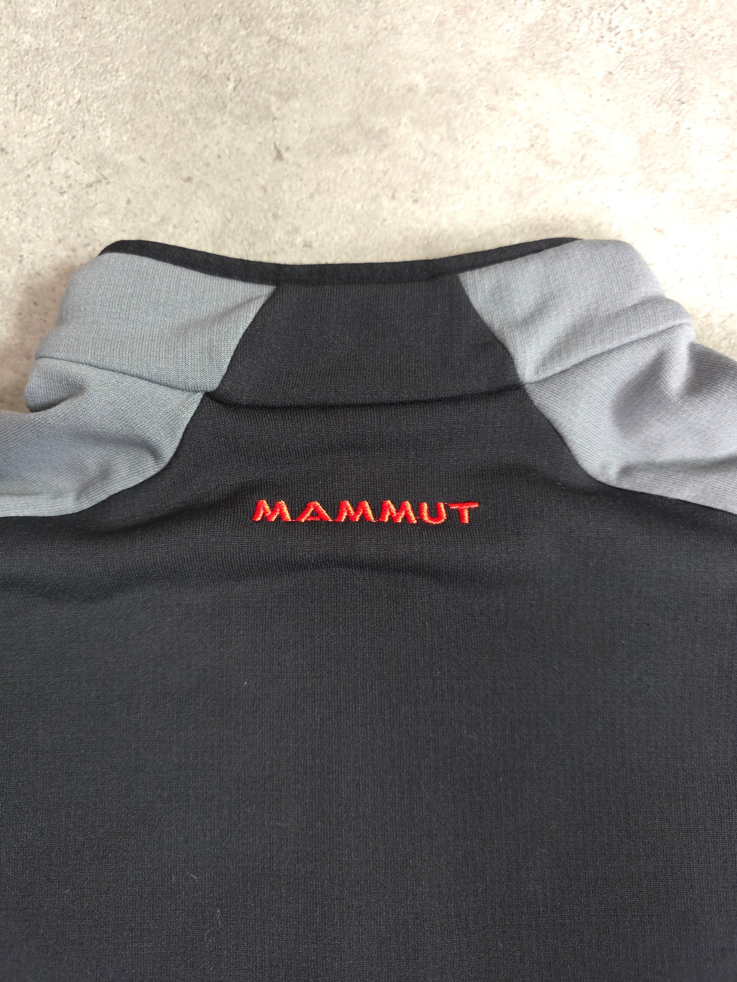 Mammut 1/4 zip thermal t-shirt in black and grey - small
