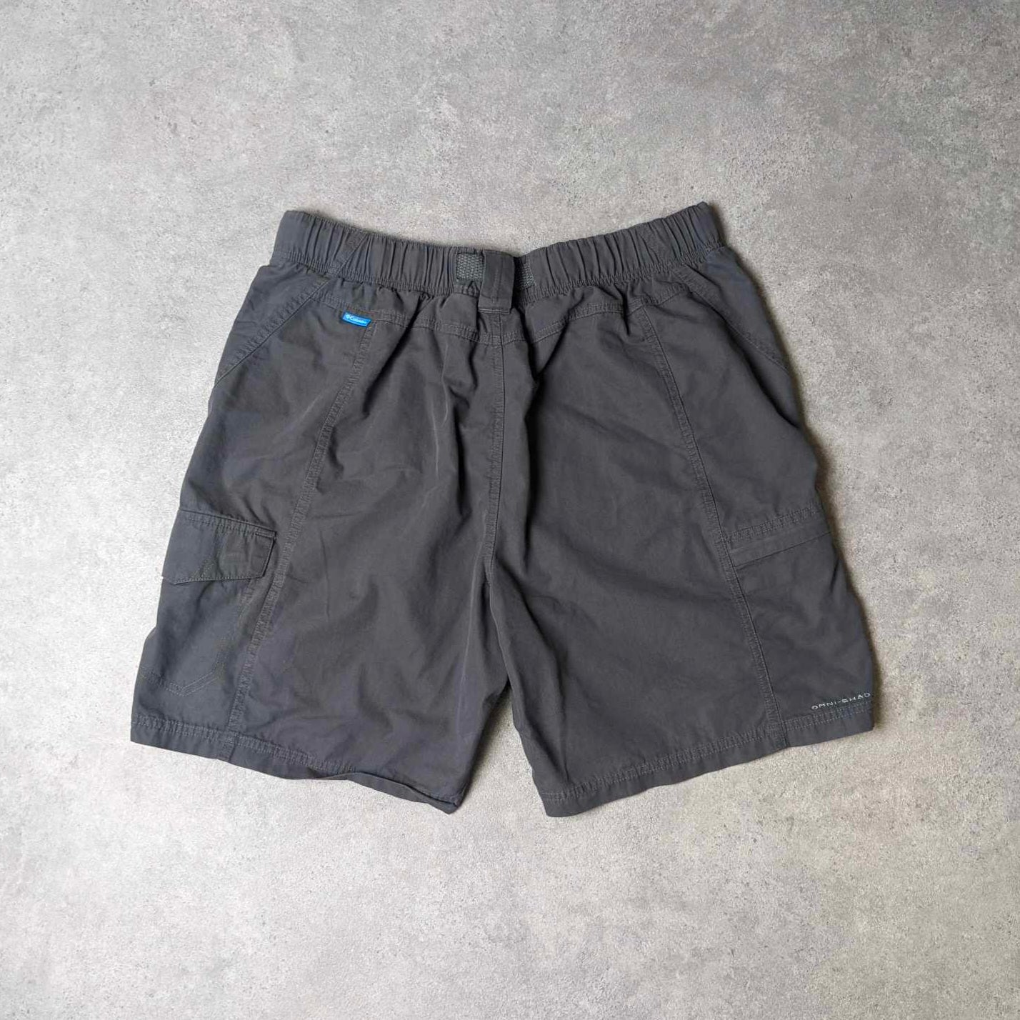 Columbia omni shade cargo shorts in grey - large