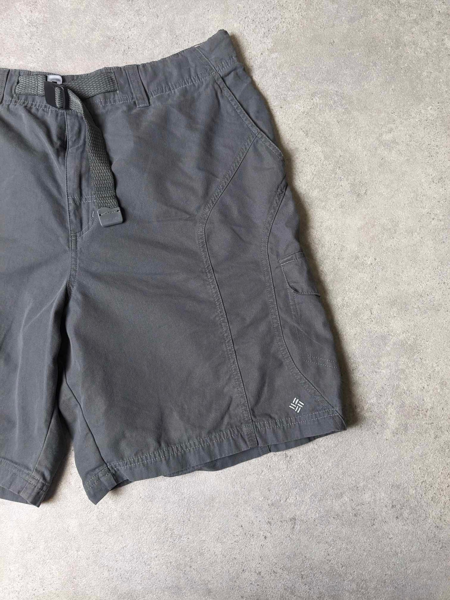 Columbia omni shade cargo shorts in grey - large