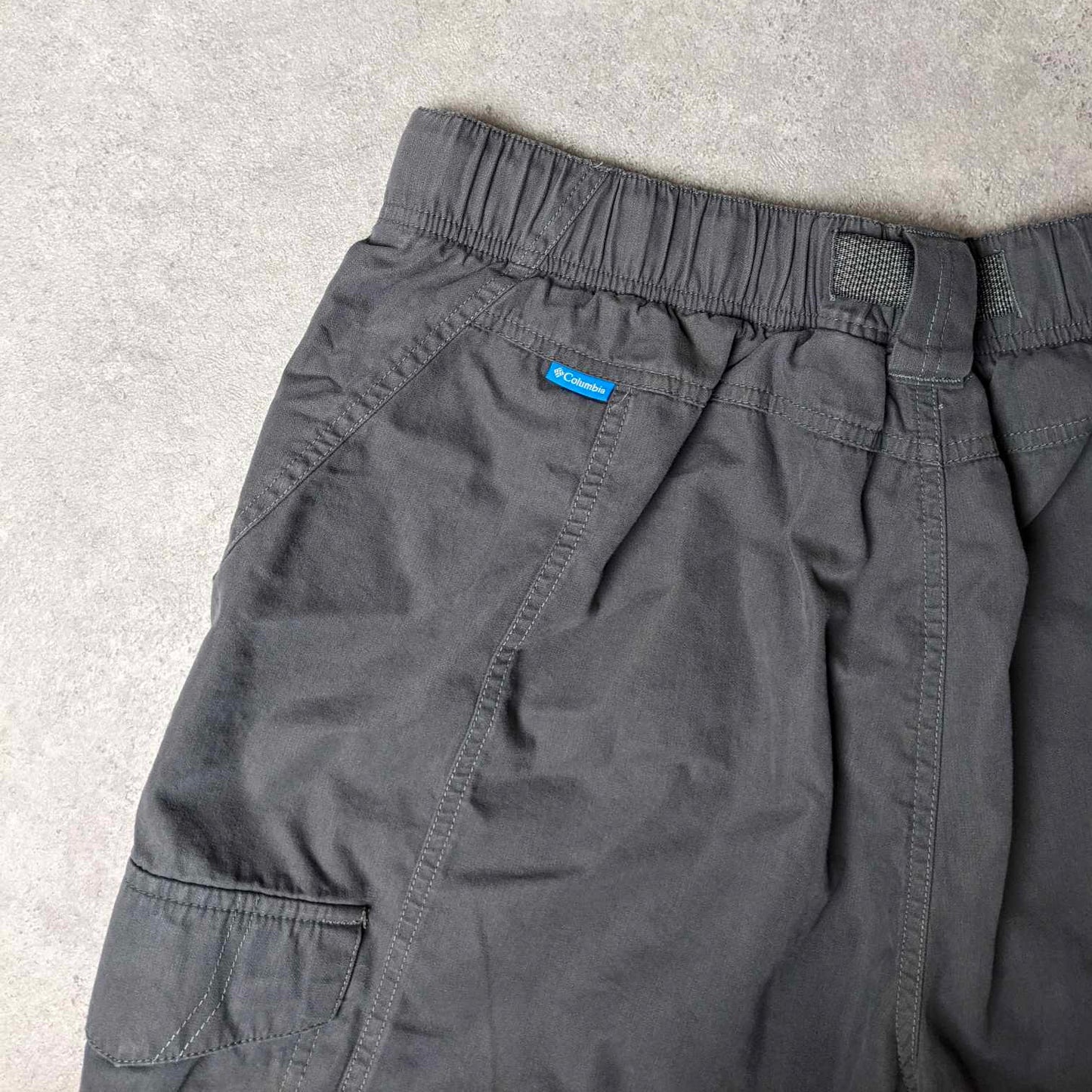 Columbia omni shade cargo shorts in grey - large