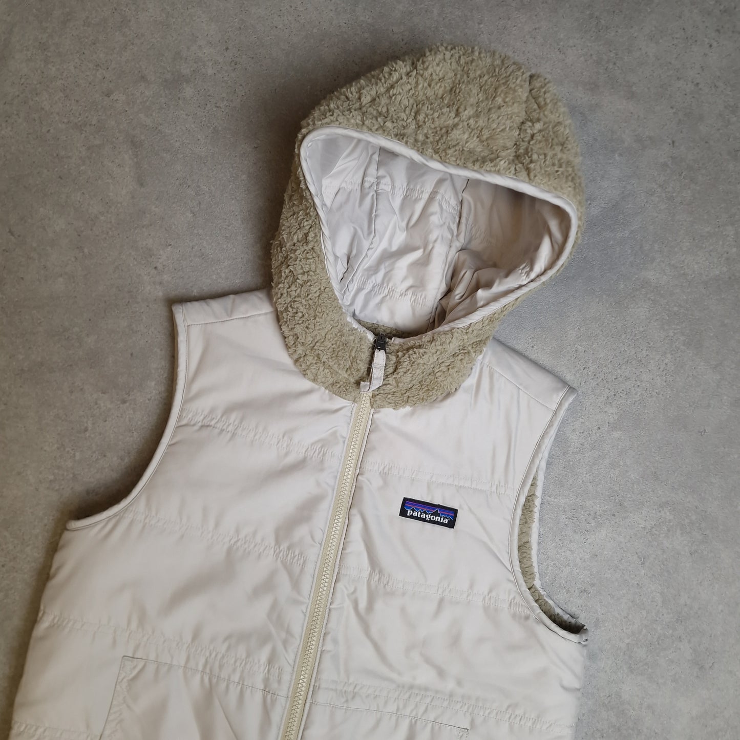Patagonia reversible fluffy gilet in cream - women's small