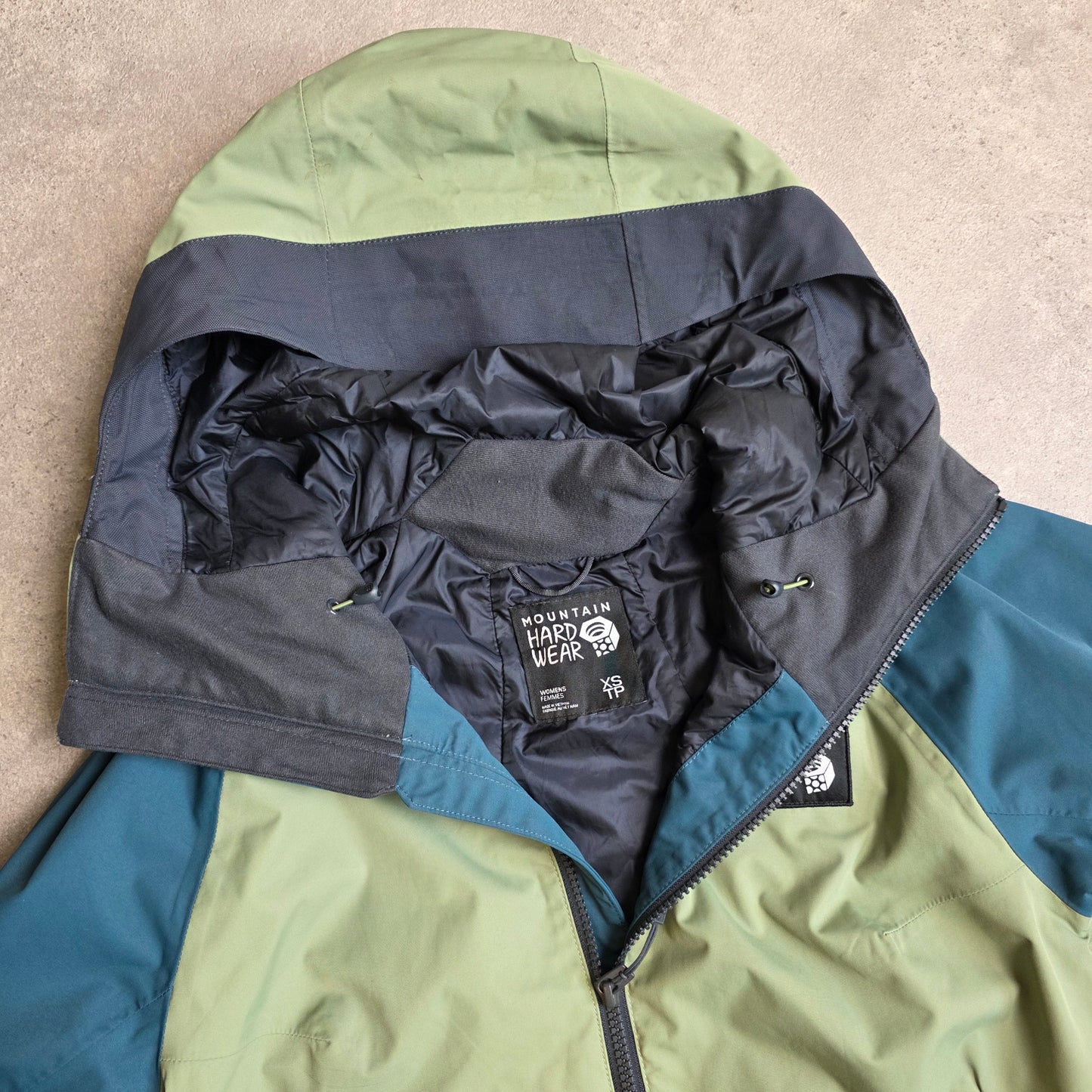 Mountain Hardwear firefall 2 insulated jacket in green and blue - women's XS/S