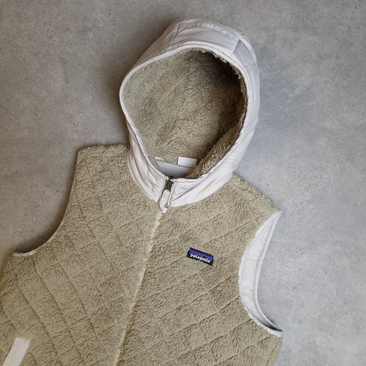 Patagonia reversible fluffy gilet in cream - women's small