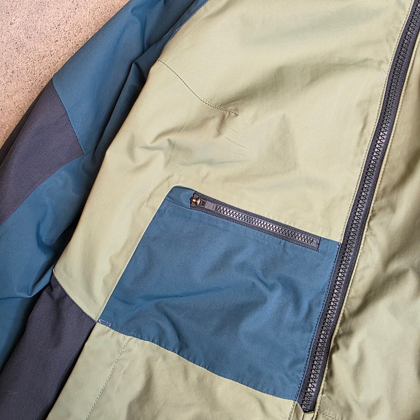 Mountain Hardwear firefall 2 insulated jacket in green and blue - women's XS/S