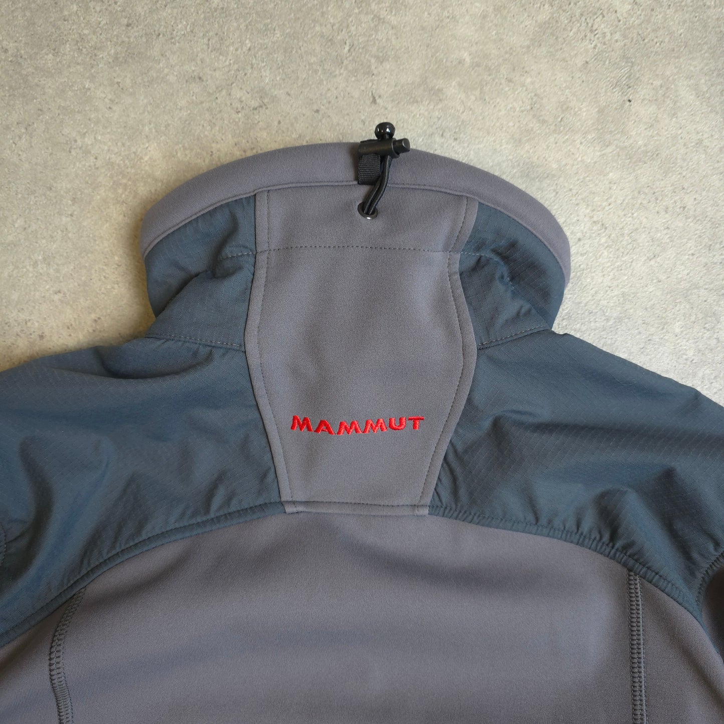 Mammut soft shell jacket in grey - XS