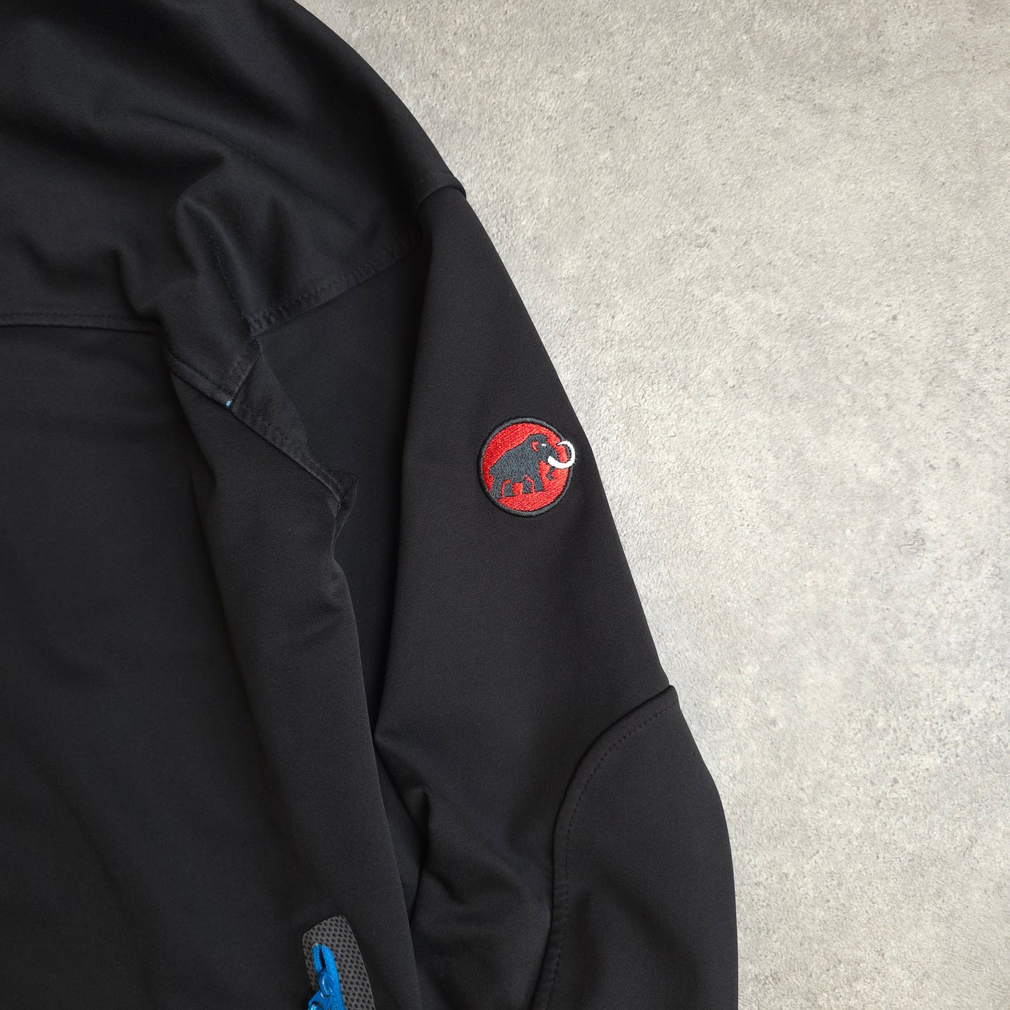 Mammut soft shell jacket with hood in black - XL