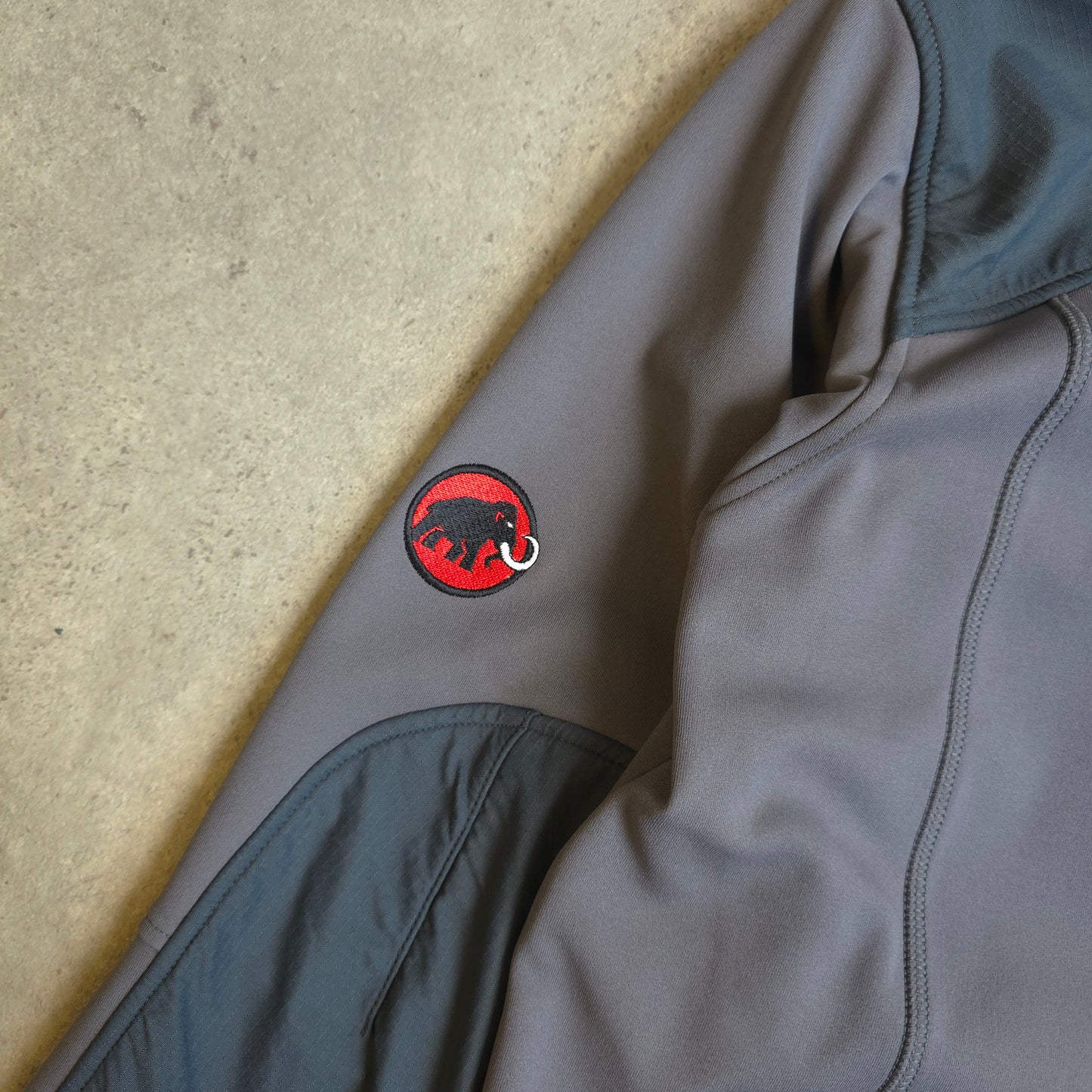 Mammut soft shell jacket in grey - XS