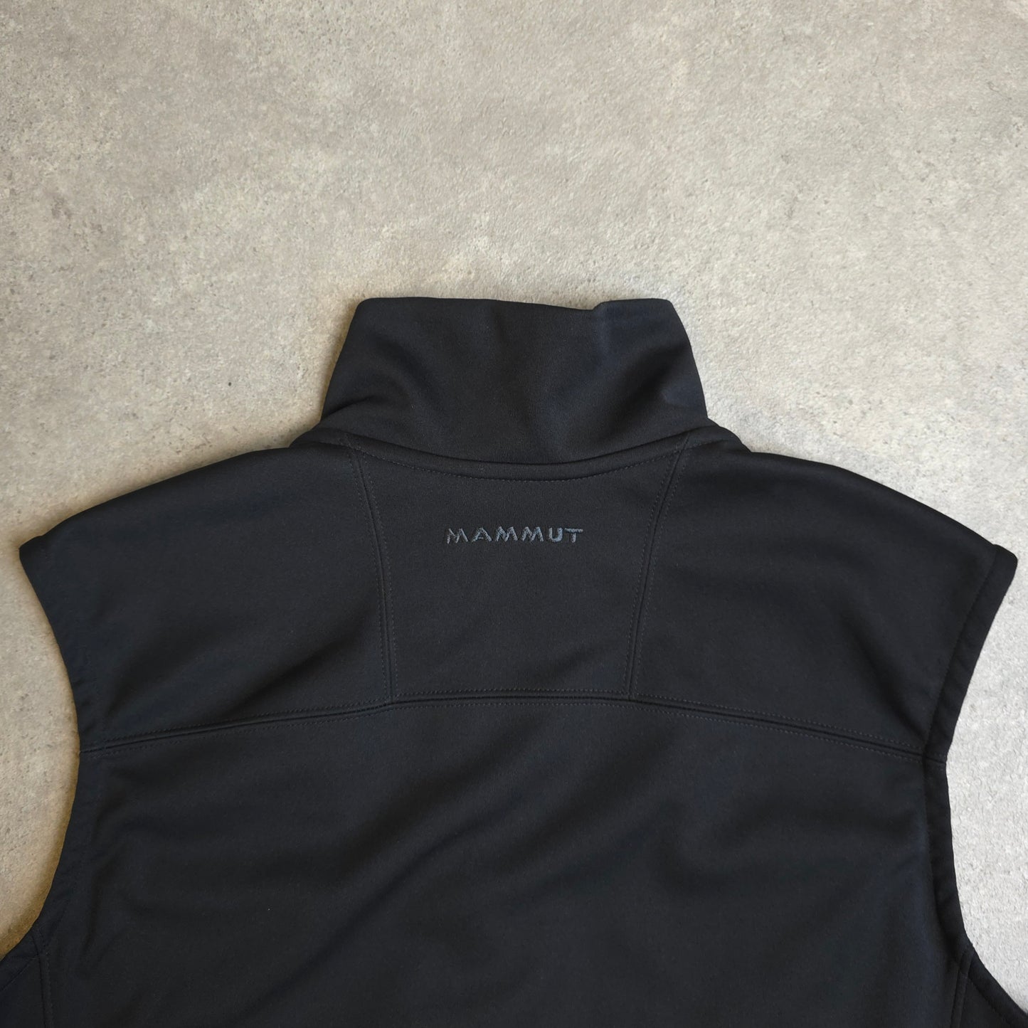 Mammut soft shell gilet in black - medium