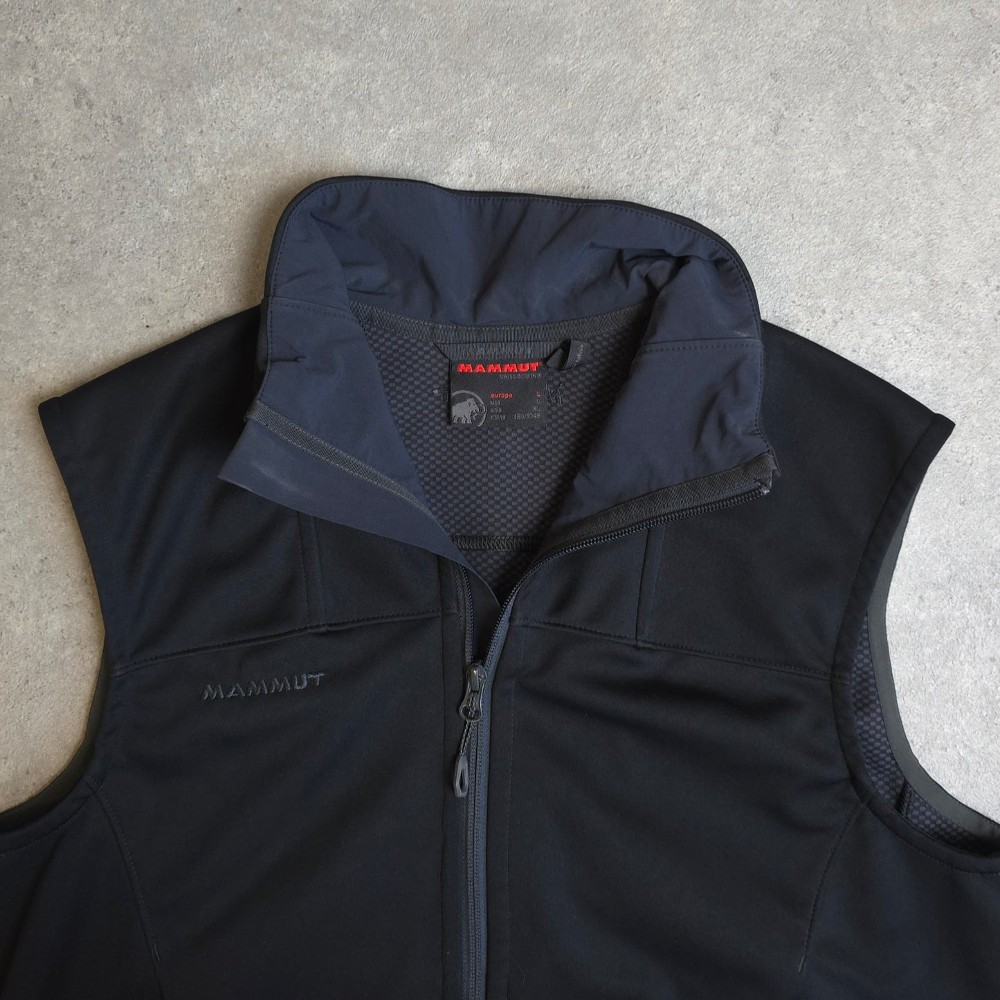 Mammut soft shell gilet in black - medium