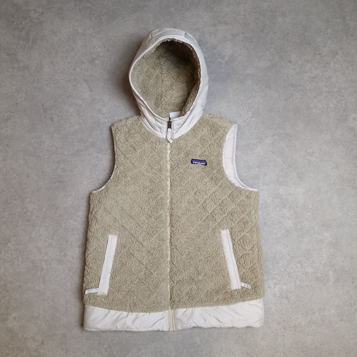 Patagonia reversible fluffy gilet in cream - women's small