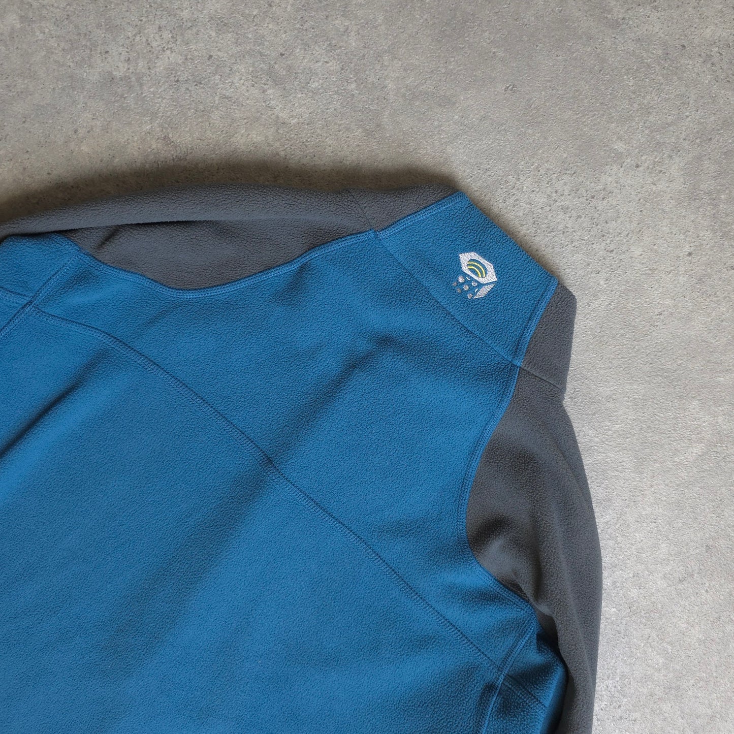 Mountain Hardwear 1/4 zip fleece in blue - medium