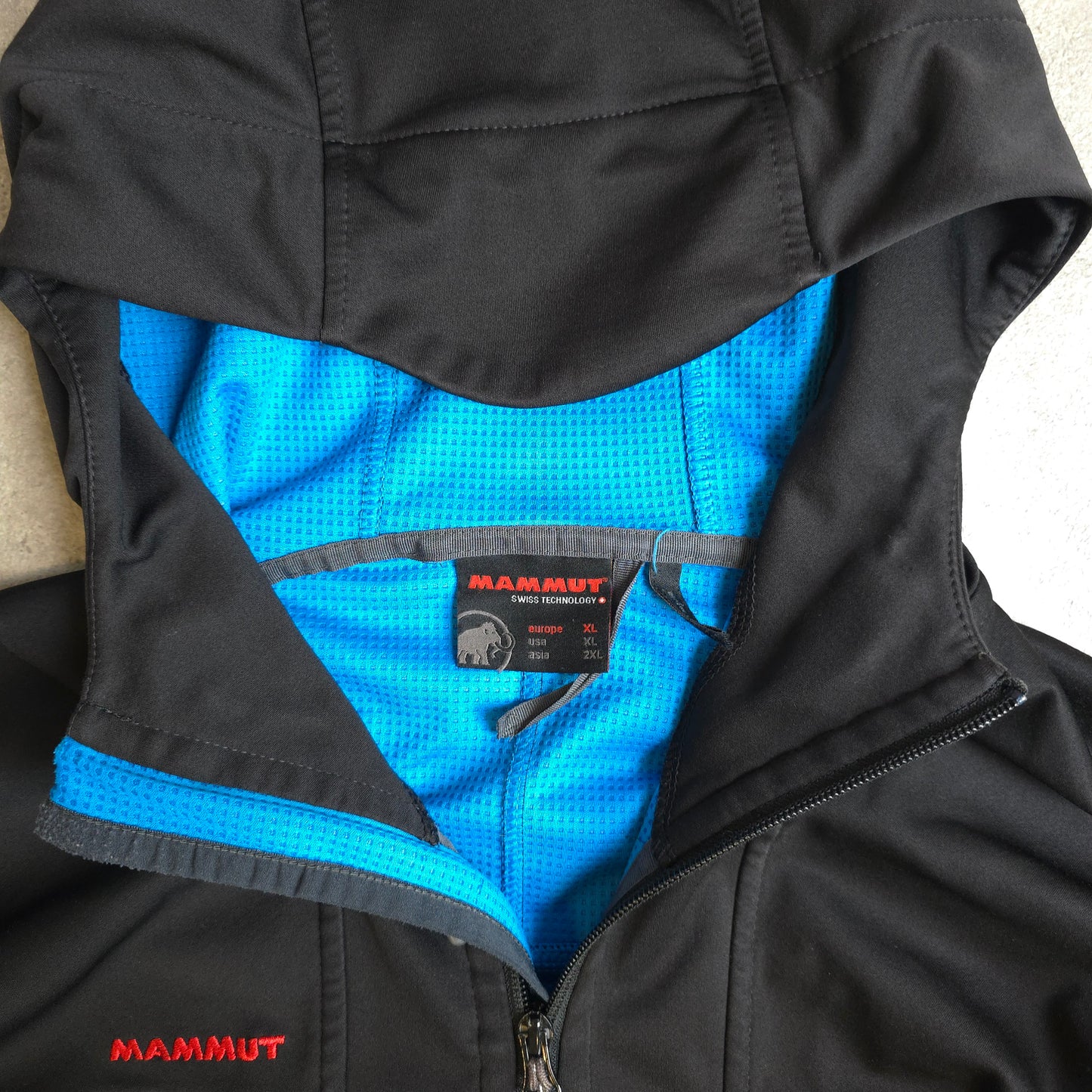 Mammut soft shell jacket with hood in black - XL