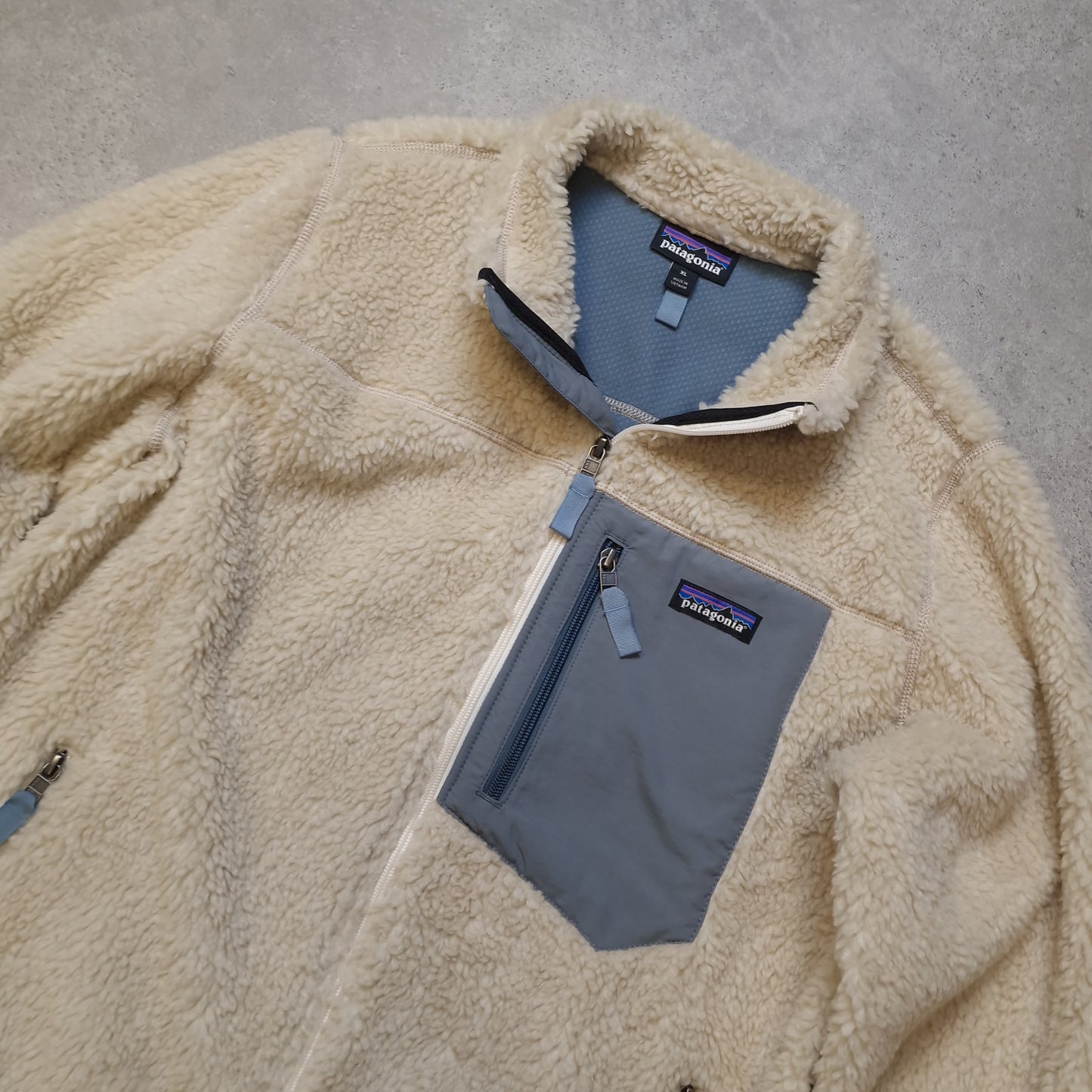 Patagonia classic retro-X fleece jacket in cream - XL