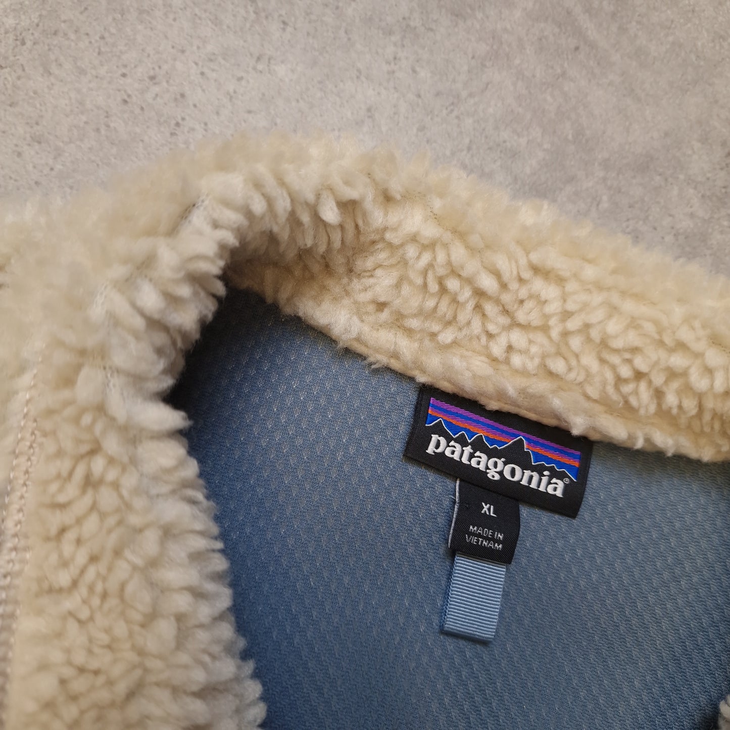 Patagonia classic retro-X fleece jacket in cream - XL