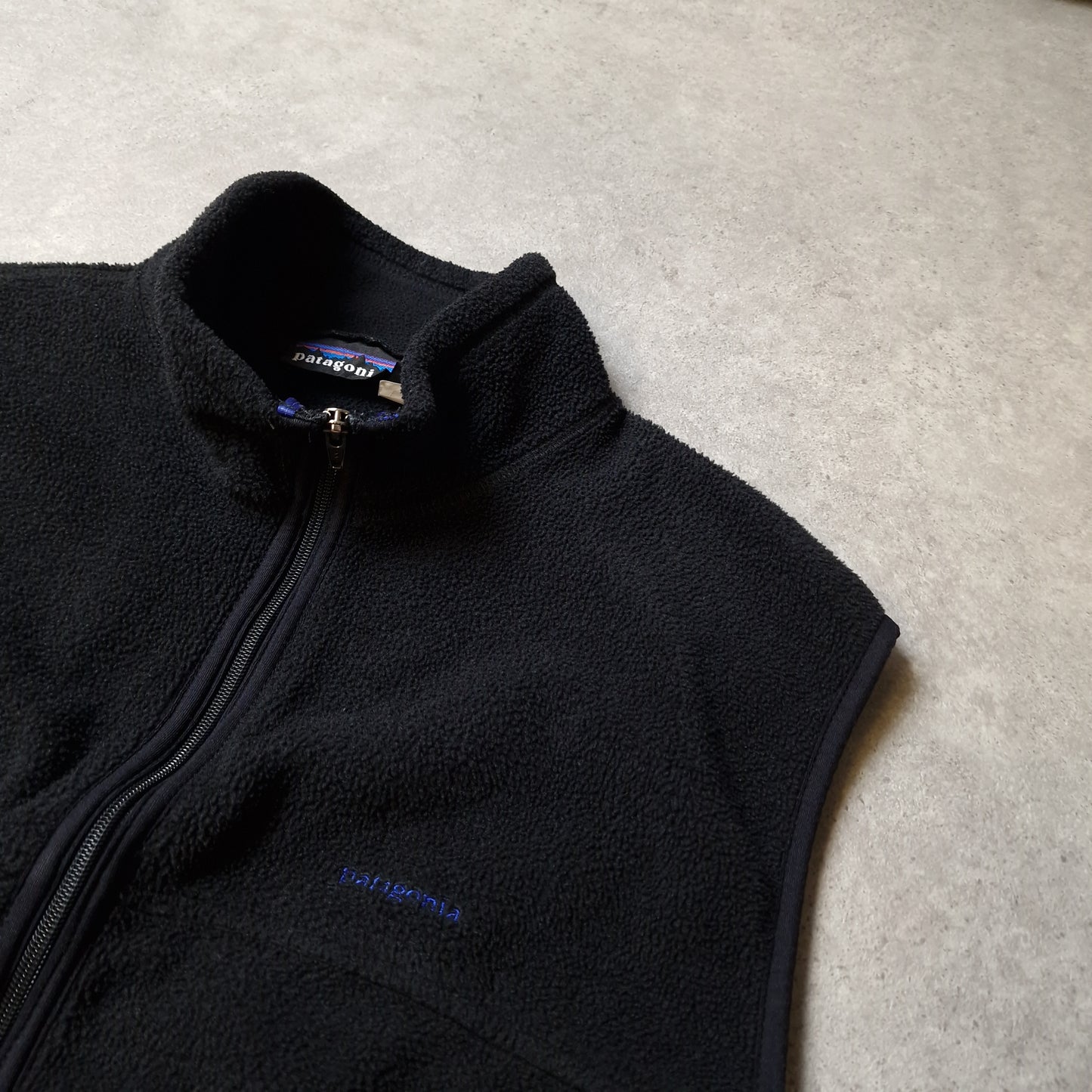 90s Patagonia fleece gilet in black - large