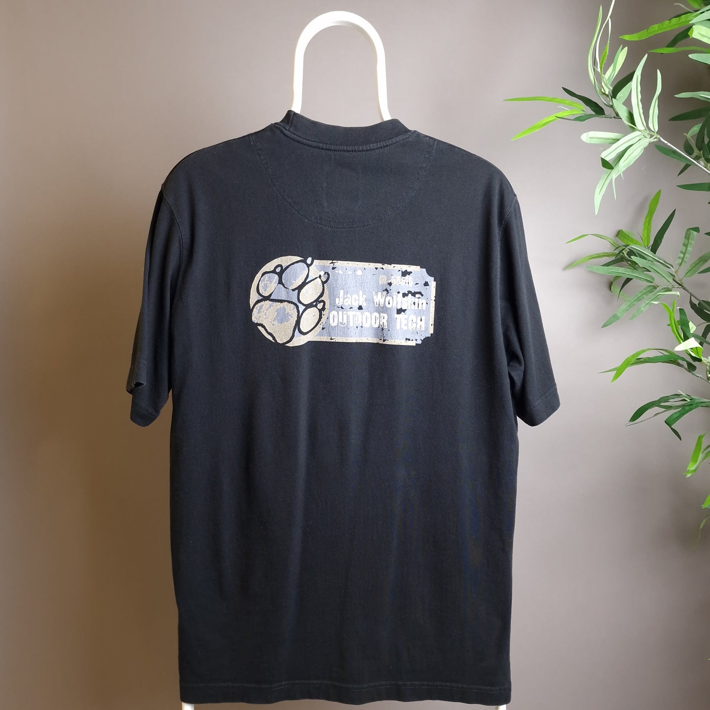 90s Jack Wolfskin t-shirt in black - medium