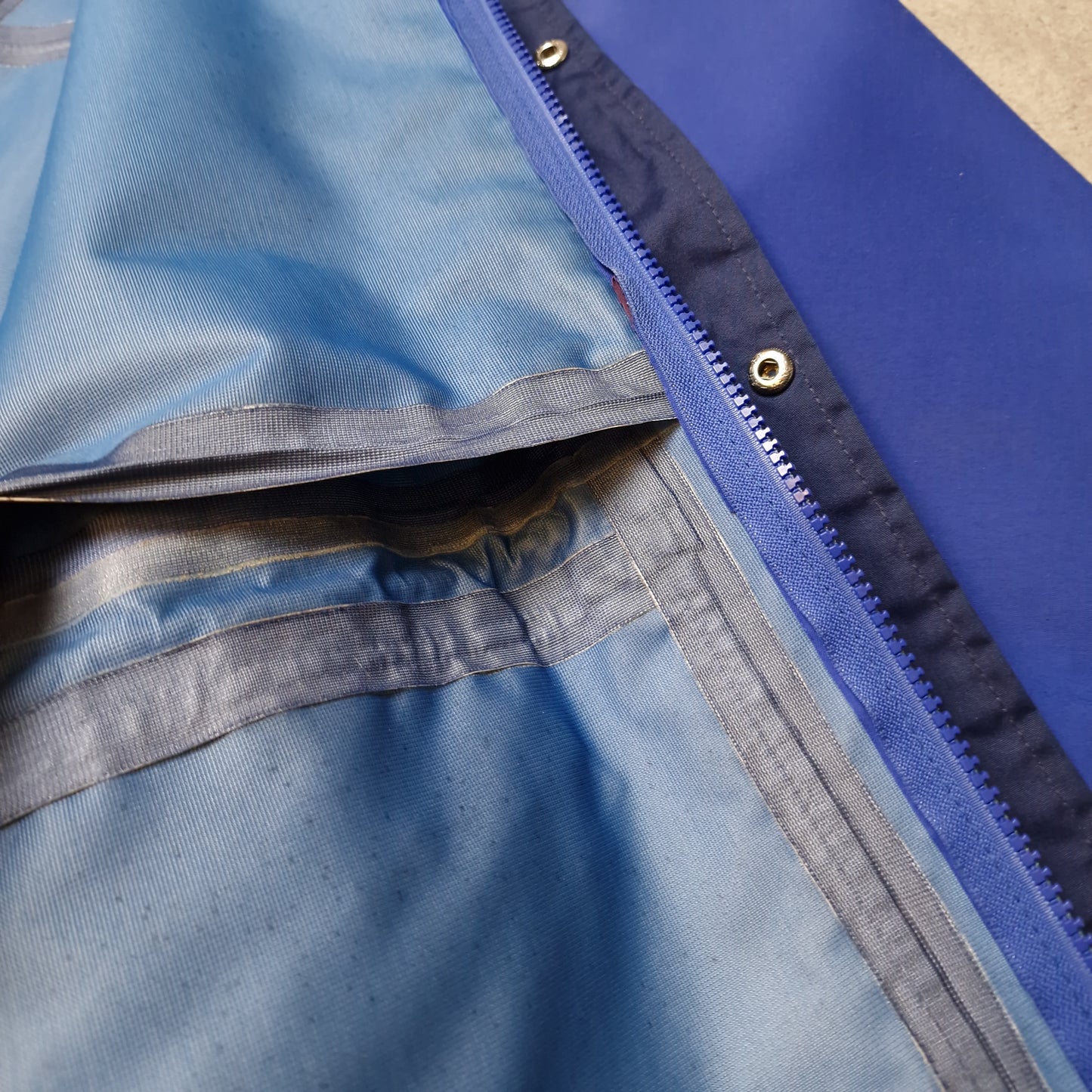 90s Berghaus gore-tex jacket in blue - XL
