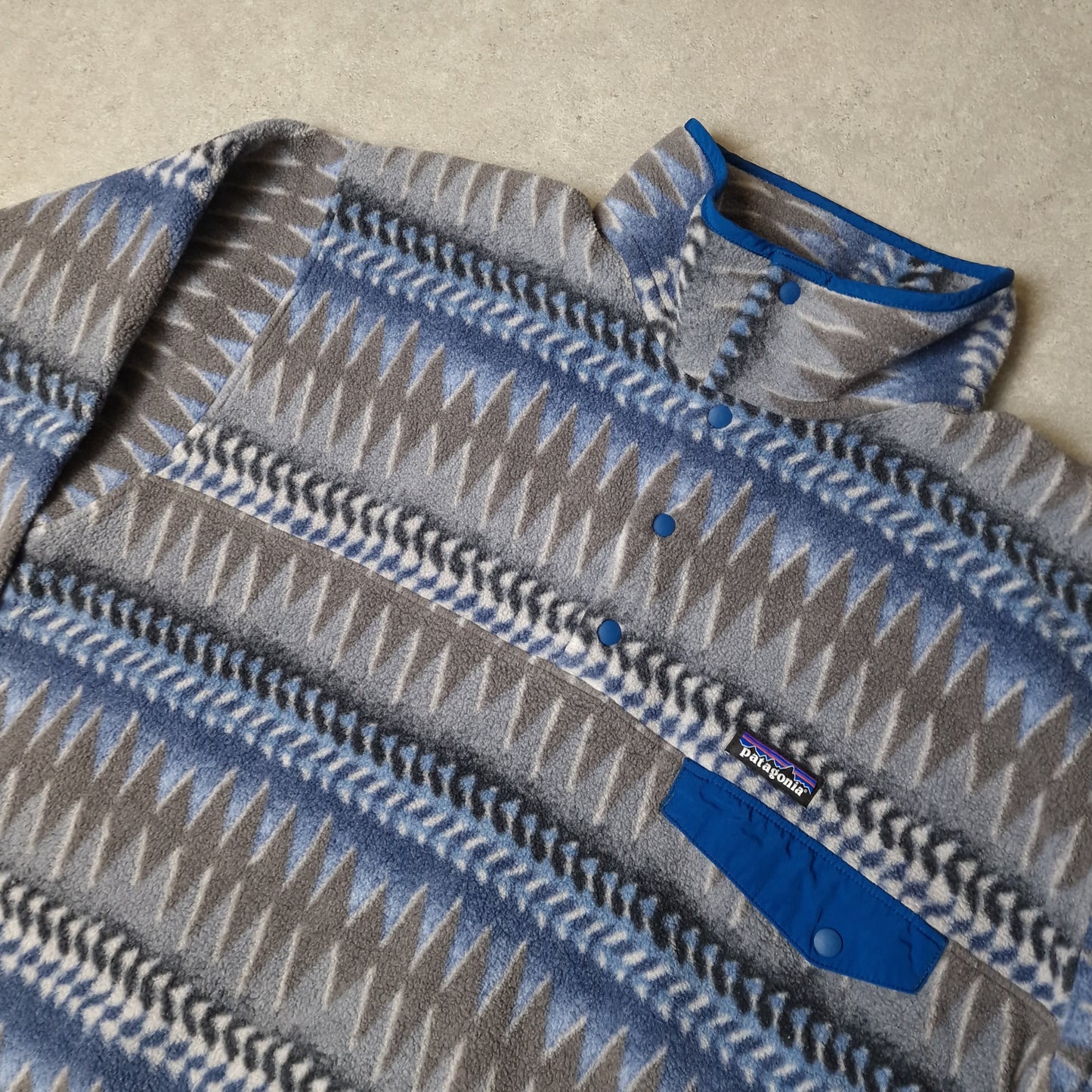 Patagonia patterned synchilla snap t fleece in grey and blue - large