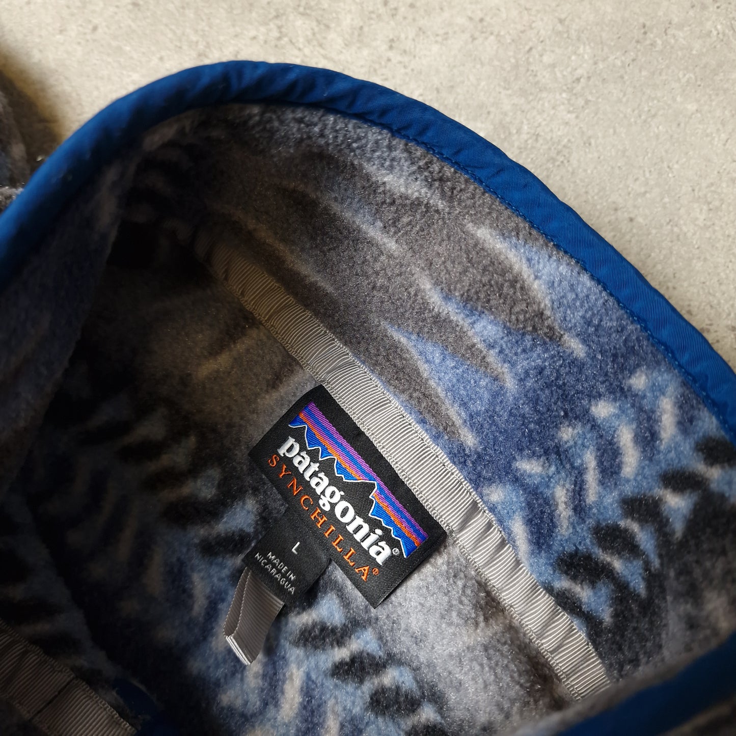 Patagonia patterned synchilla snap t fleece in grey and blue - large