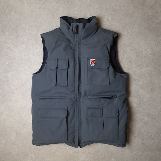 Fjallraven reversible puffer gilet in black and grey - medium