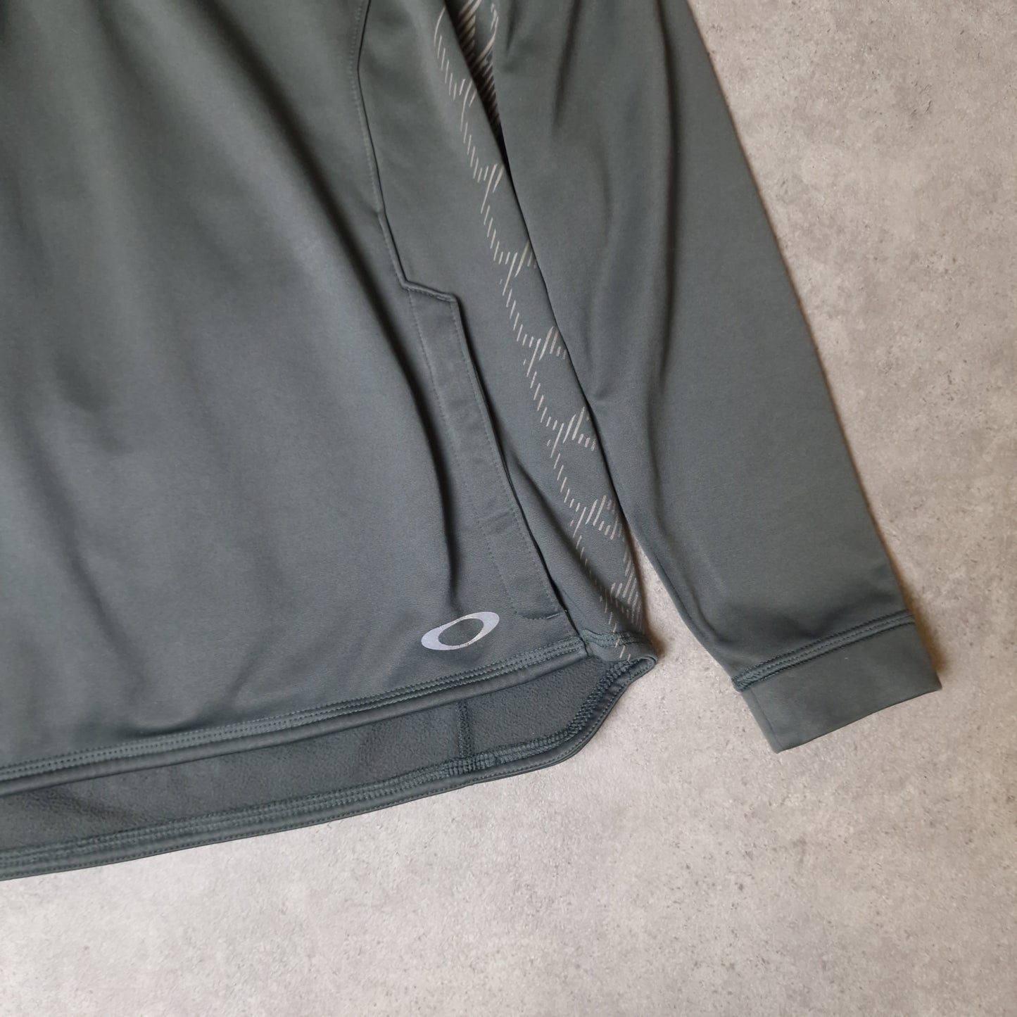 00s Oakley 1/4 zip sweashirt in grey - medium