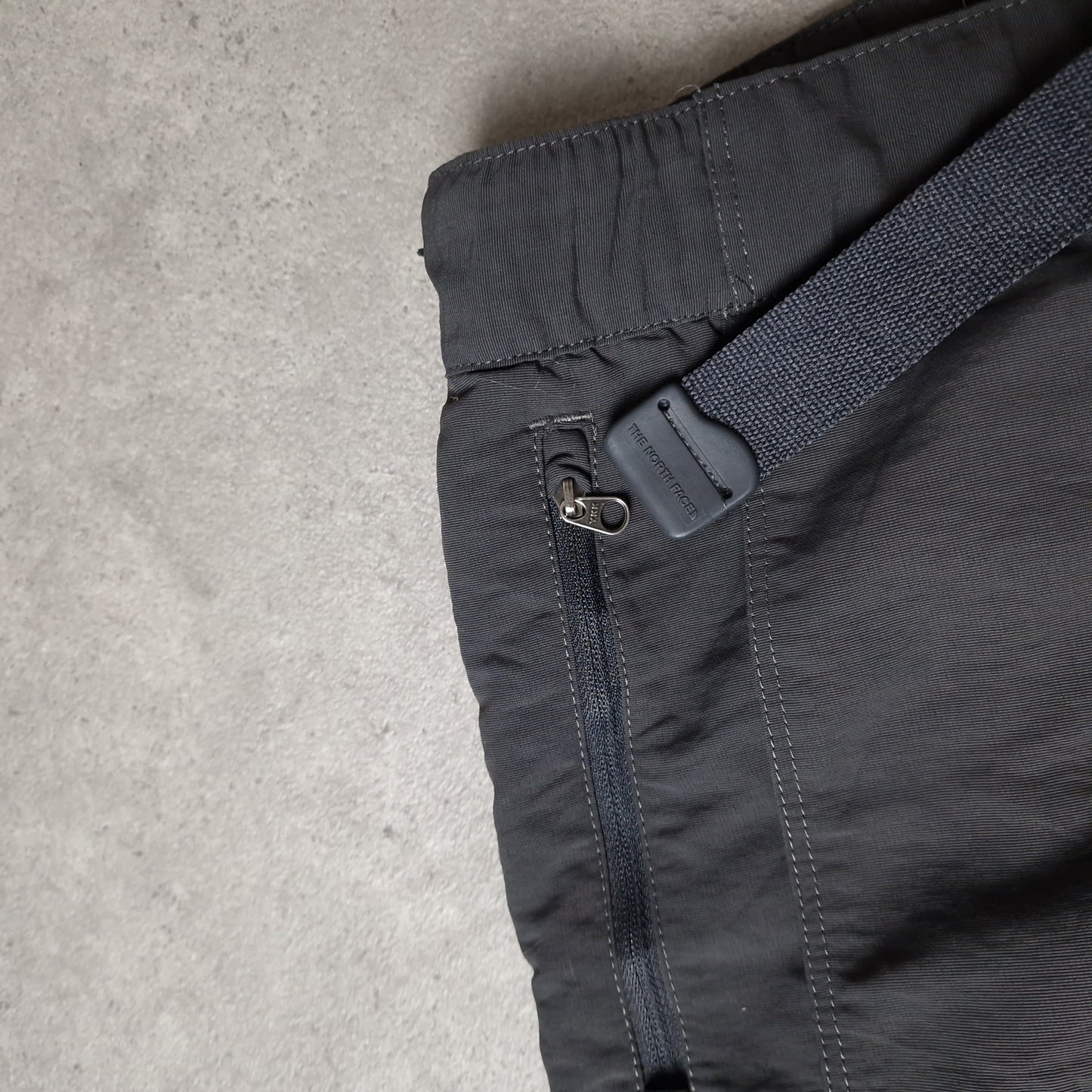 The North Face convertible baggy trousers in grey - Large