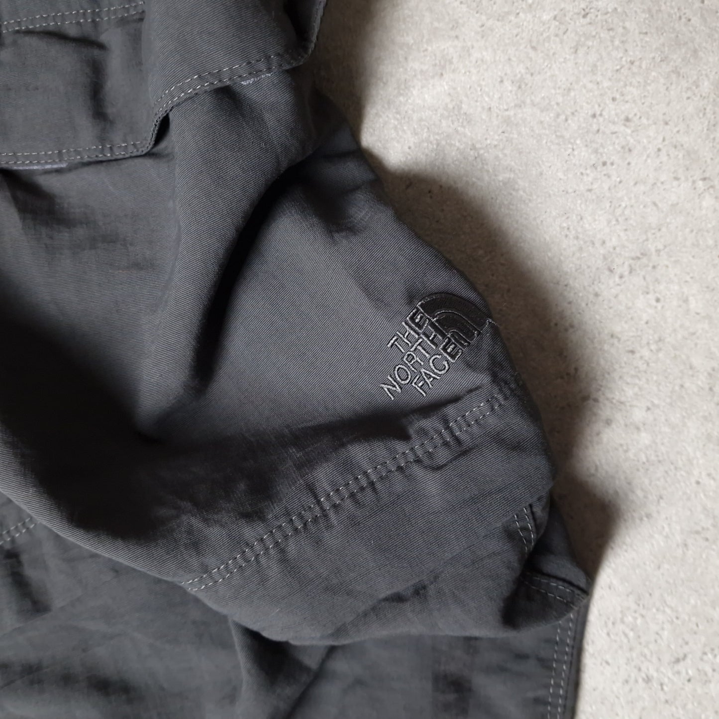 The North Face convertible baggy trousers in grey - Large